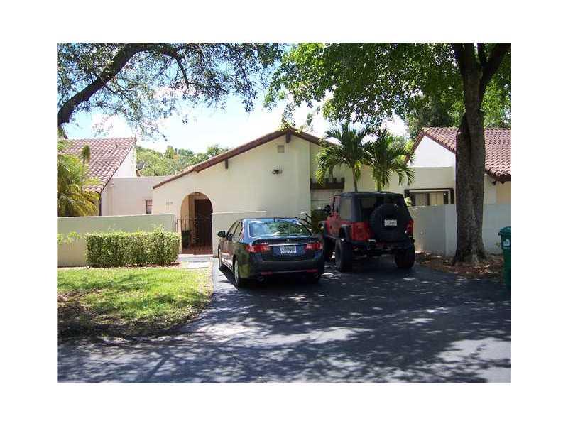 Beautiful crossings!! Beautiful townhouse!! If  your tenant(s) knows the community, it has it all, will fall in love with it! Show it with confidence". No HOA Approval.oomunity has clubhouse, pool, tennis courts, gym, walking and play areas, etc.