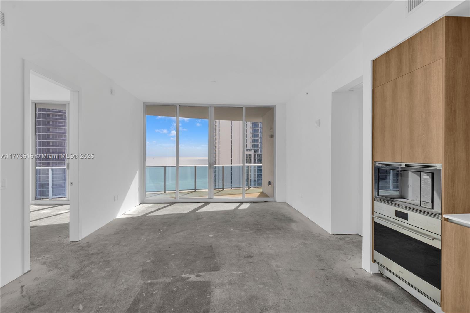 Aurora Condo - Residential