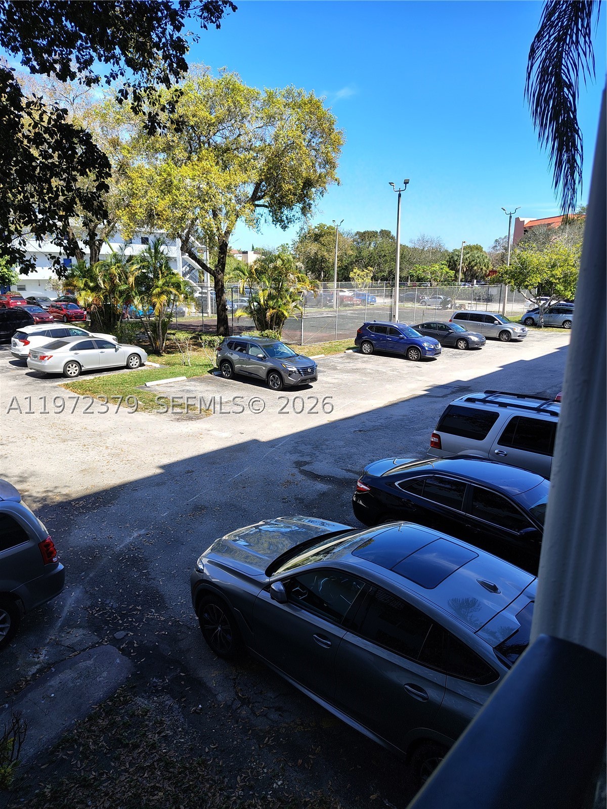 1/1.5 CONDO ON SECOND FLOOR CLOSE TO THE ELEVATOR, CENTRALLY LOCATED IN THE HEART OF PLANTATION. ALSO FOR RENT