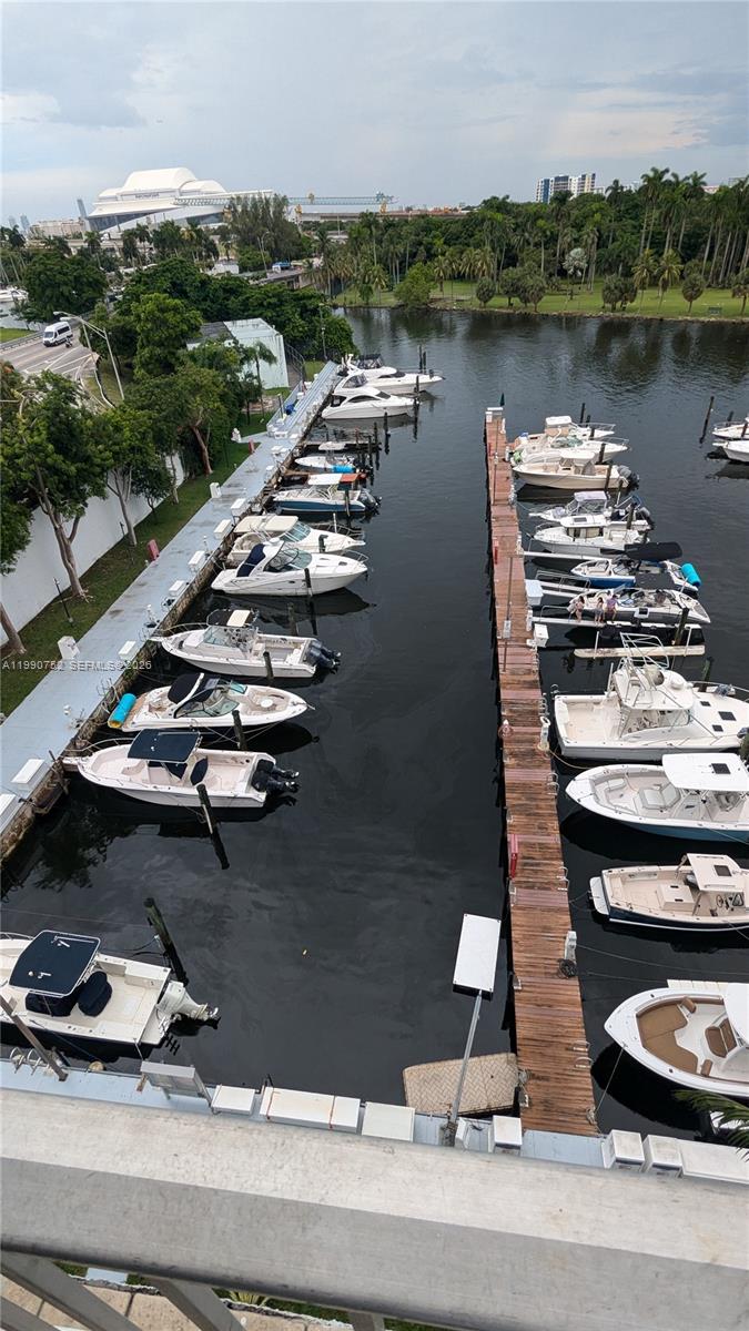 RIVER RUN YACHT CLUB COND - Land