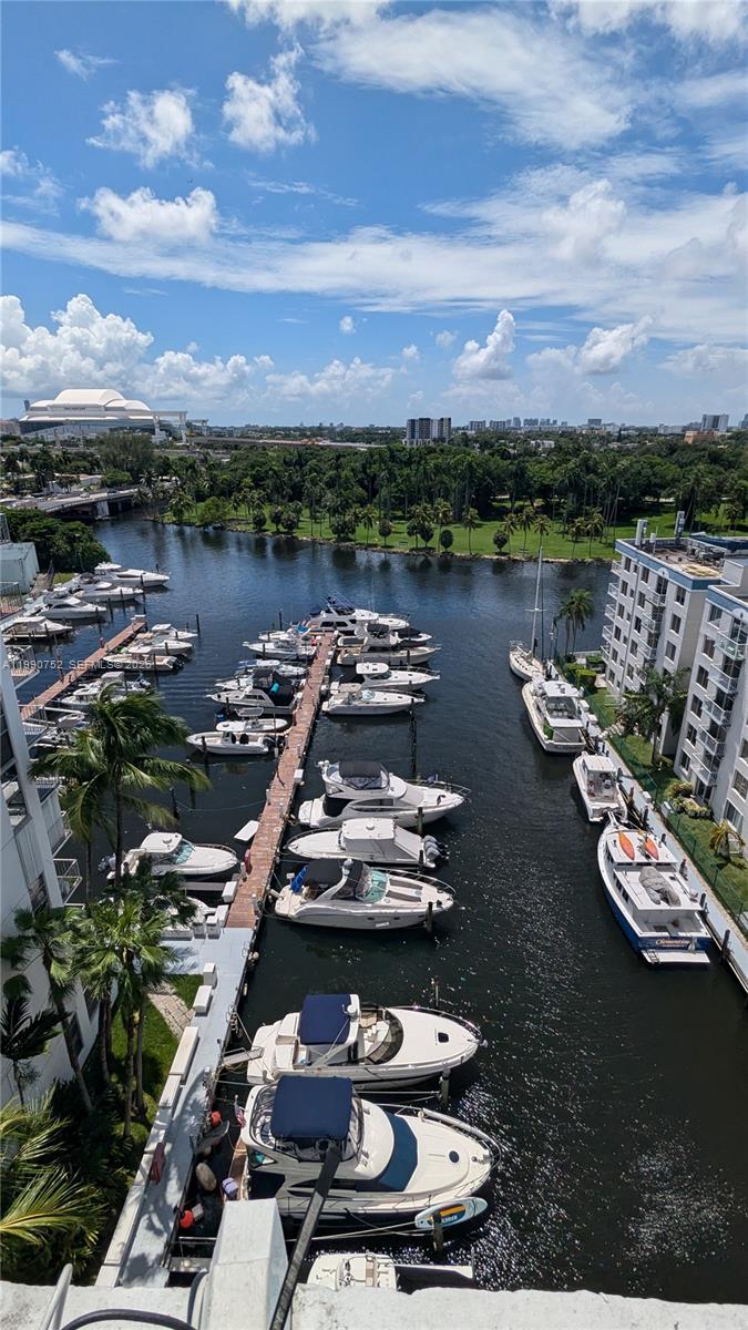 RIVER RUN YACHT CLUB COND - Land