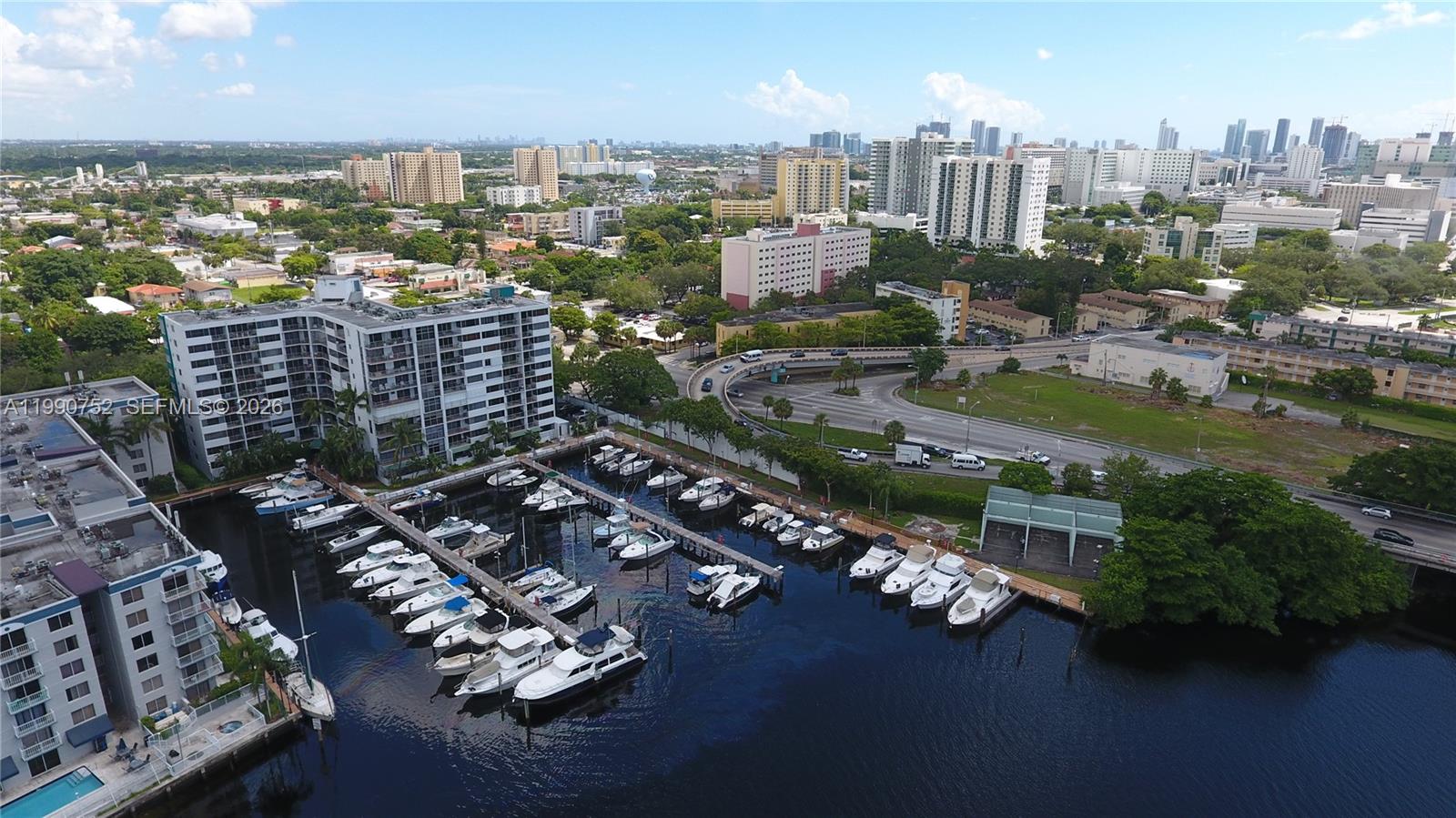 RIVER RUN YACHT CLUB COND - Land