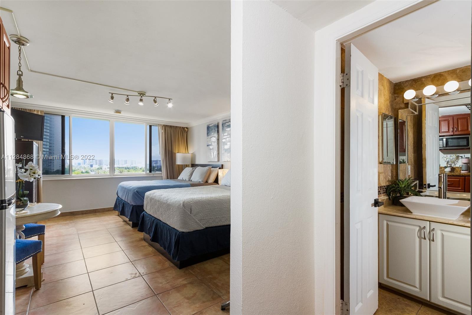 THE AVENTURA BEACH CLUB C - Residential