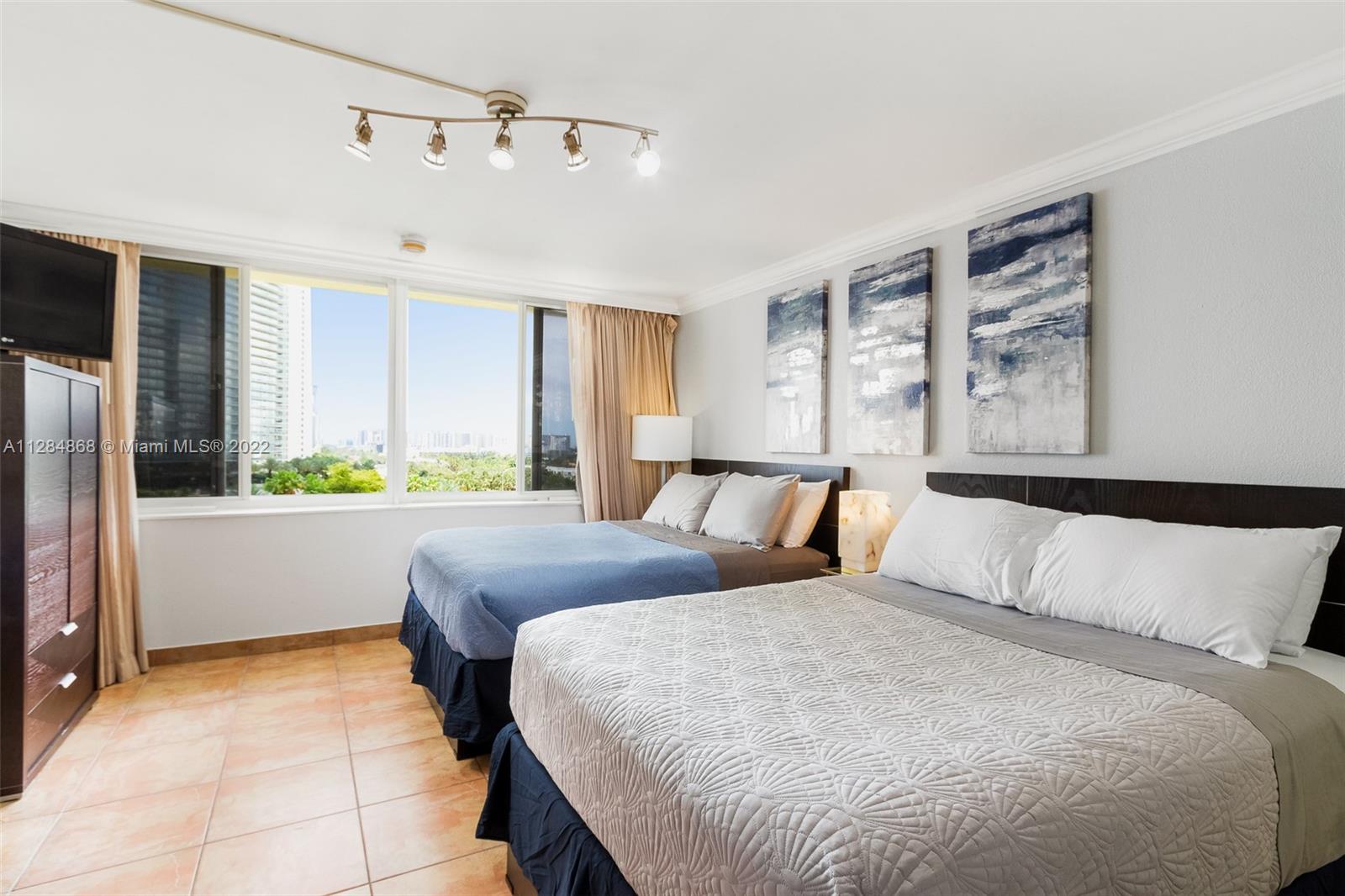 THE AVENTURA BEACH CLUB C - Residential