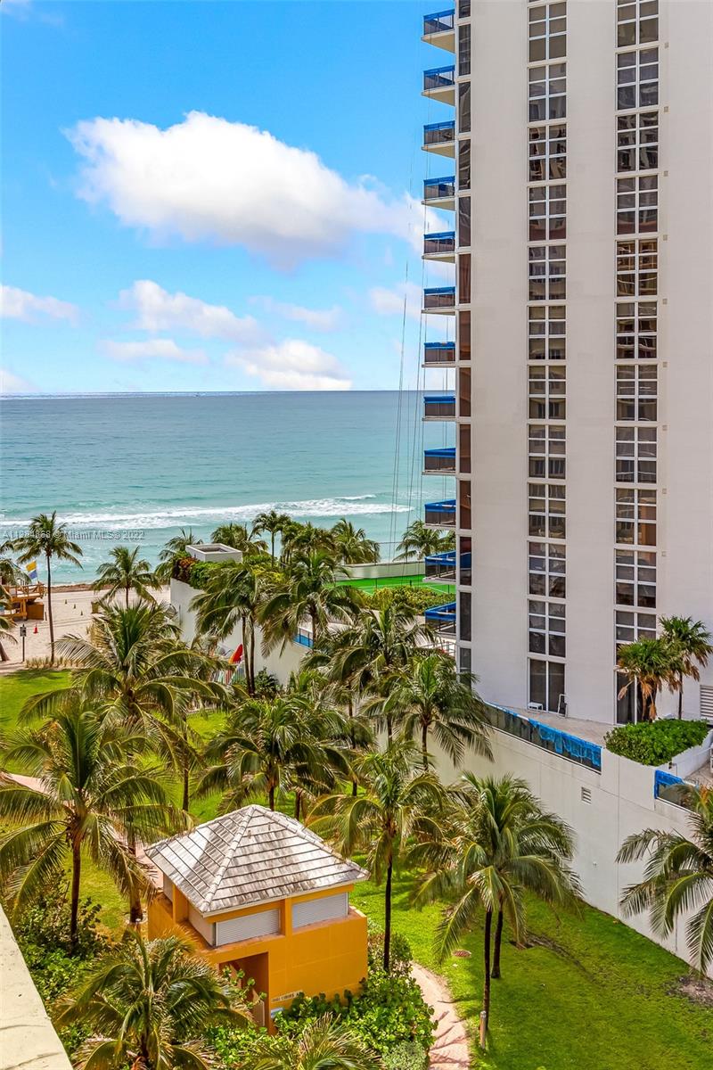 THE AVENTURA BEACH CLUB C - Residential