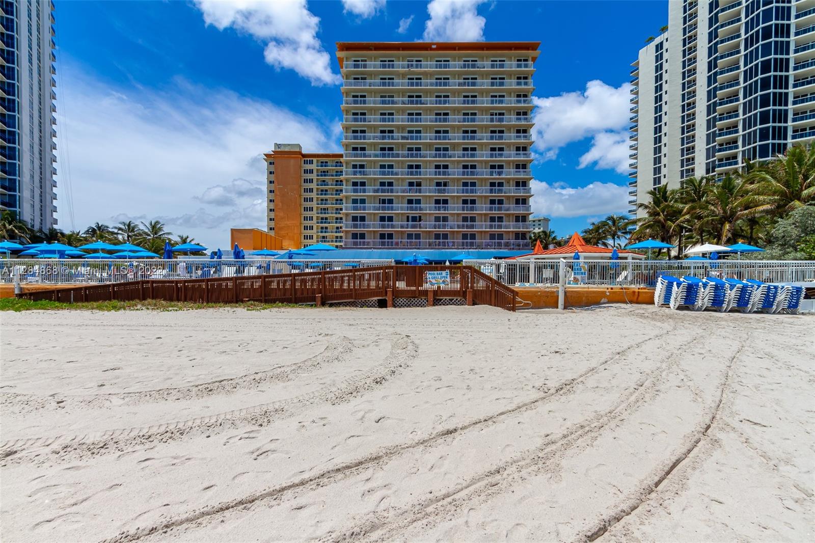 THE AVENTURA BEACH CLUB C - Residential
