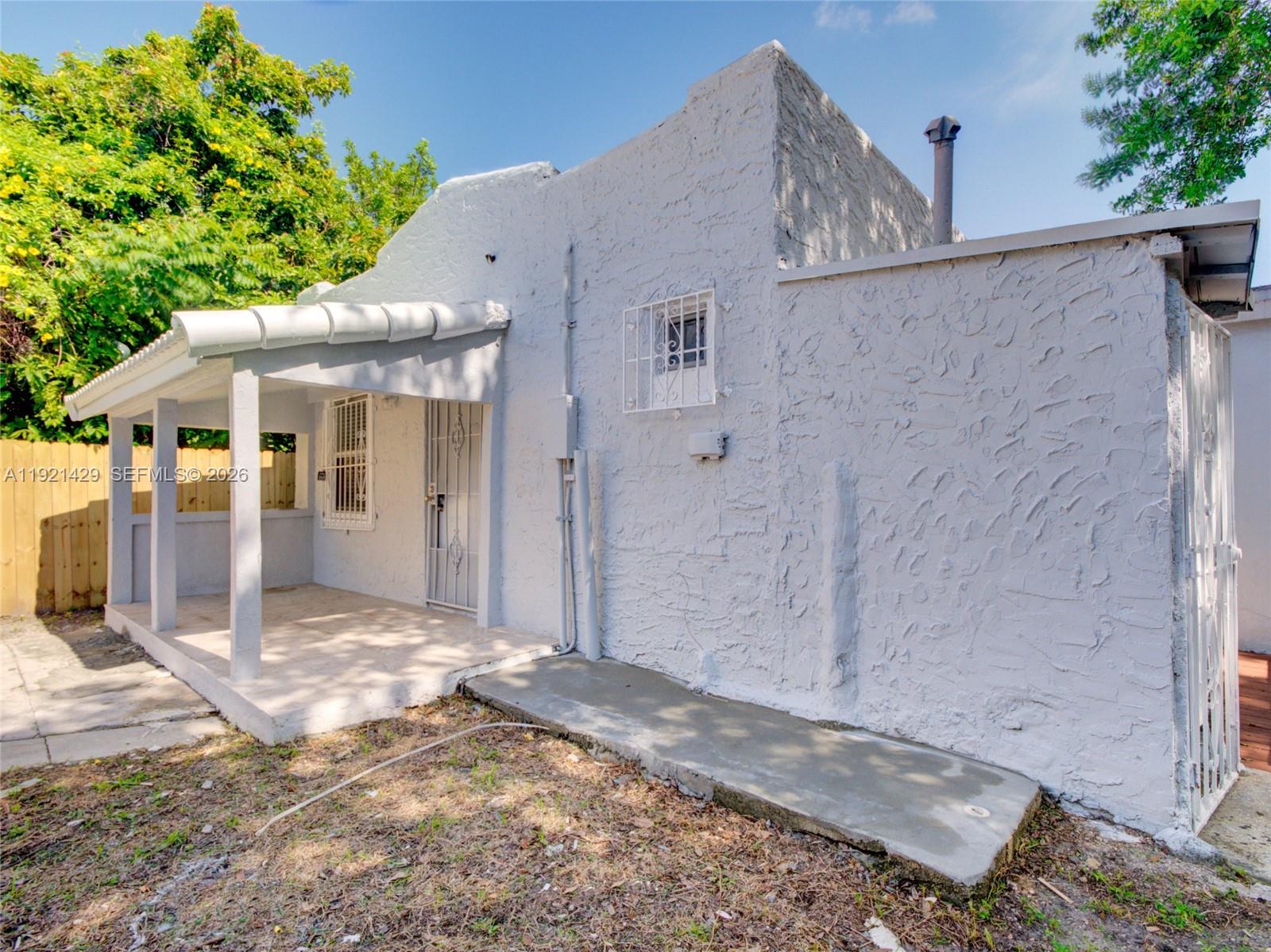 Excellent Investment Opportunity High-Yield Duplex in One of Miami’s Fastest-Growing Areas! These well-maintained duplex features two fully independent units: a spacious 3-bedroom, 2-bath main unit and a 1-bedroom, 1-bath unit perfect for generating multiple income streams. Strong rental demand supports an ROI exceeding 10%, offering solid and consistent returns. Strategically located near major highways, Downtown Miami, Wynwood, Midtown, schools, shopping, and employment centers. High-yield asset with excellent appreciation potential. Financing options available. A rare opportunity to secure a high-performing asset in one of Miami’s most dynamic neighborhoods.