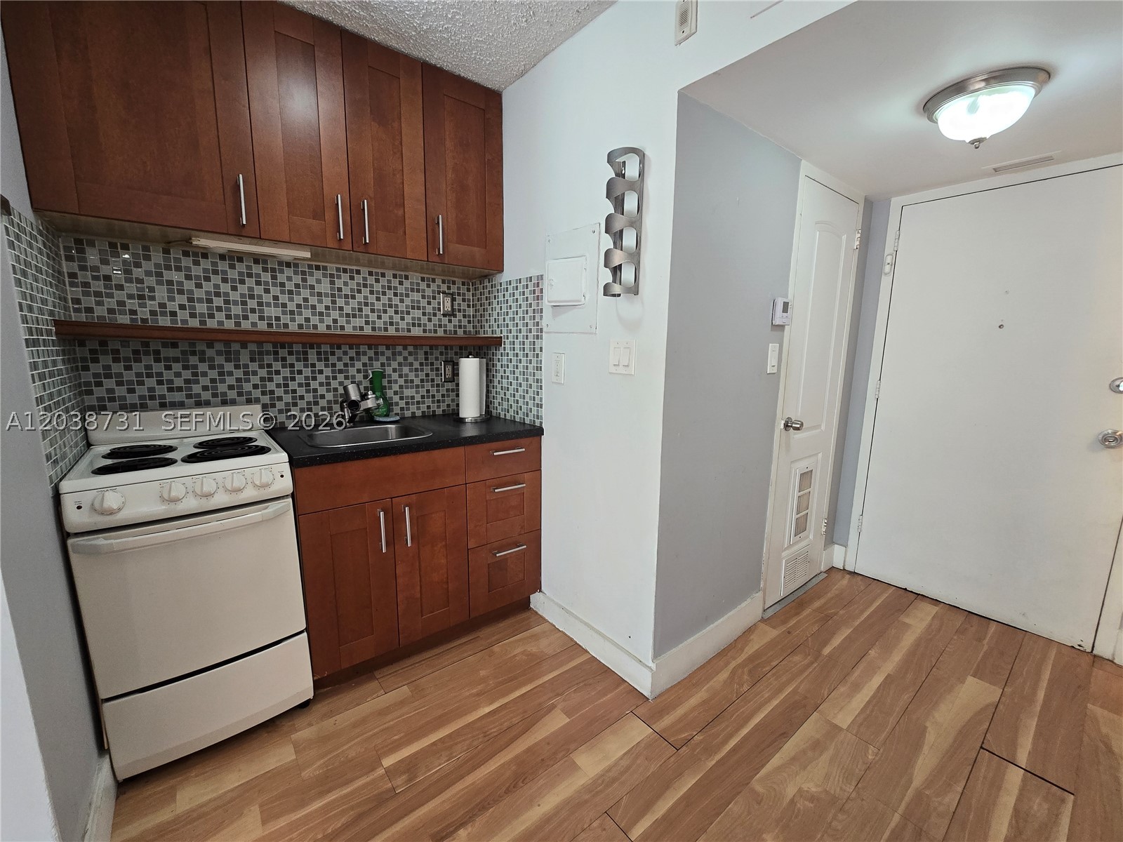 BAYVIEW PALMS CONDO - Residential Lease