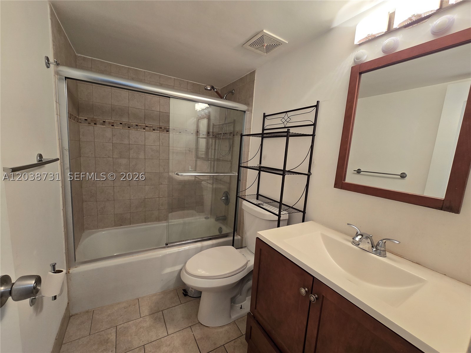 BAYVIEW PALMS CONDO - Residential Lease