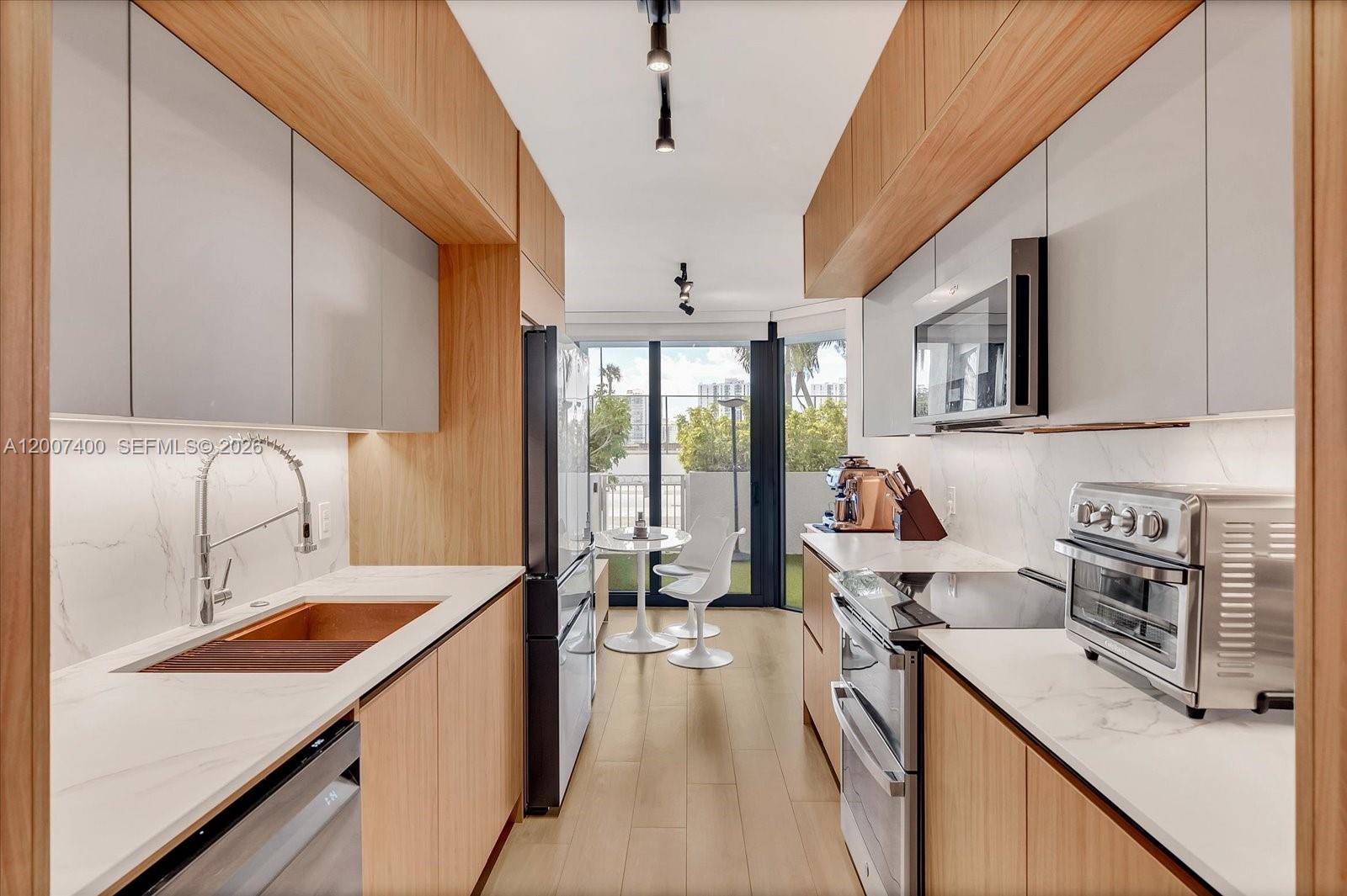 HARBORSIDE AT THE WATERWA - Residential