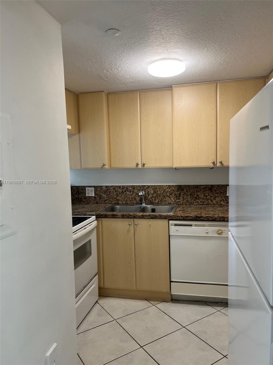 THE SHAMROCK CONDO - Residential