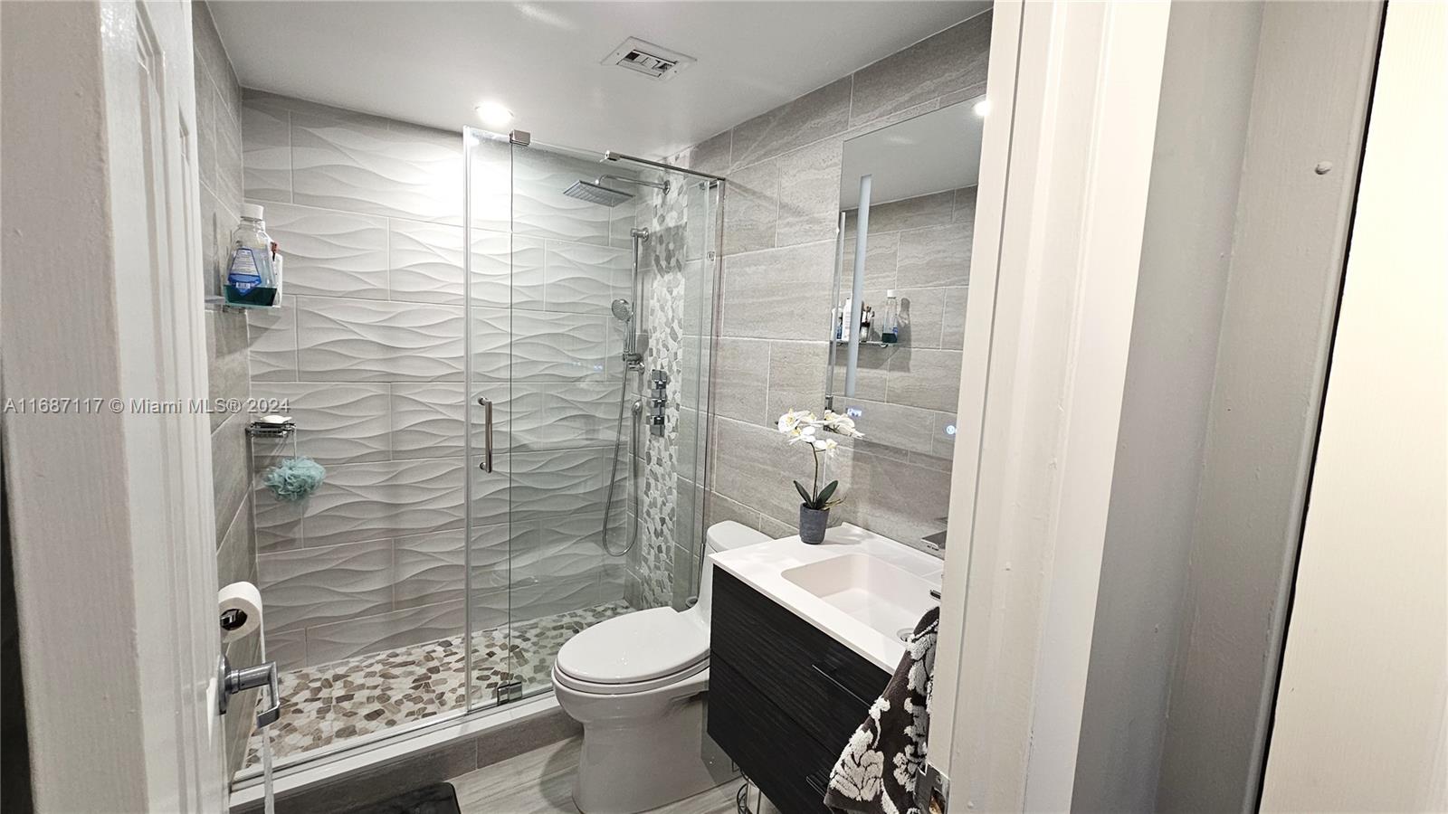HEMISPHERES CONDO - Residential Lease
