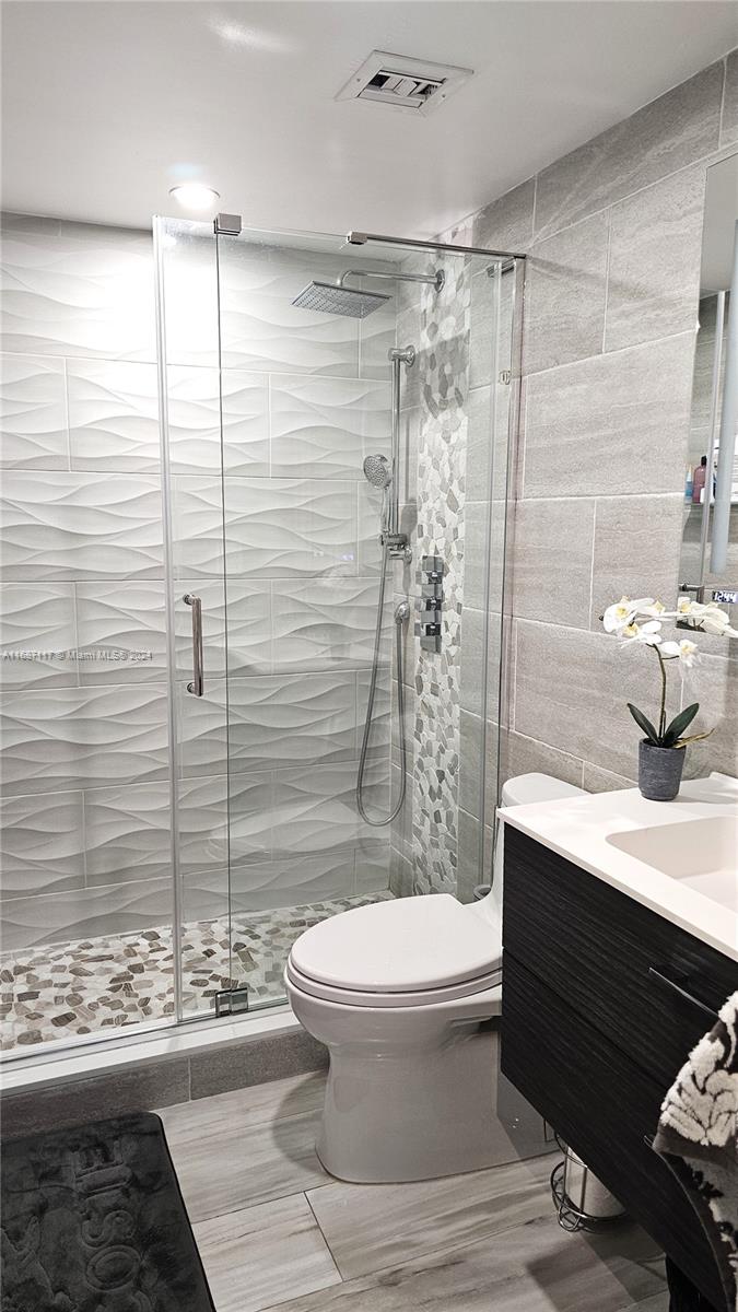 HEMISPHERES CONDO - Residential Lease