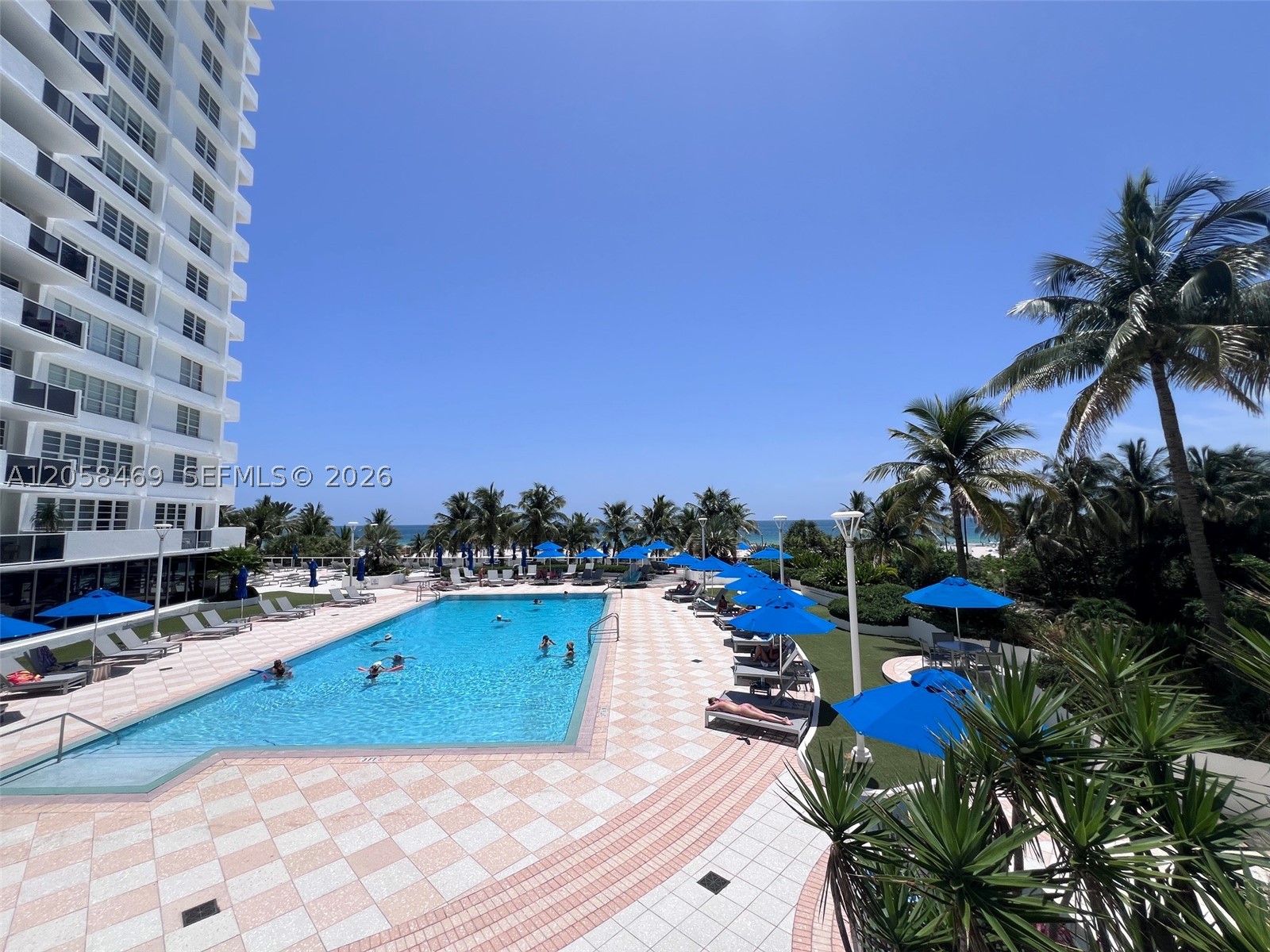 THE DECOPLAGE CONDO - Residential