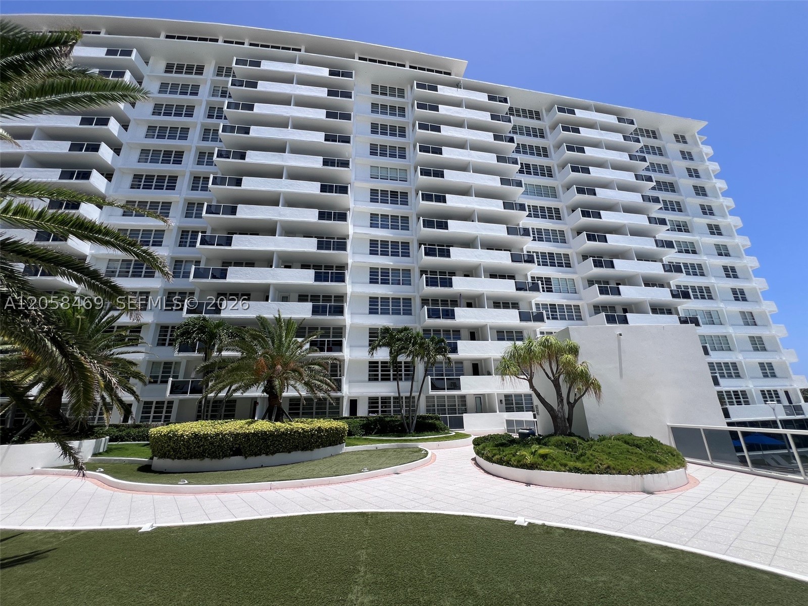 THE DECOPLAGE CONDO - Residential