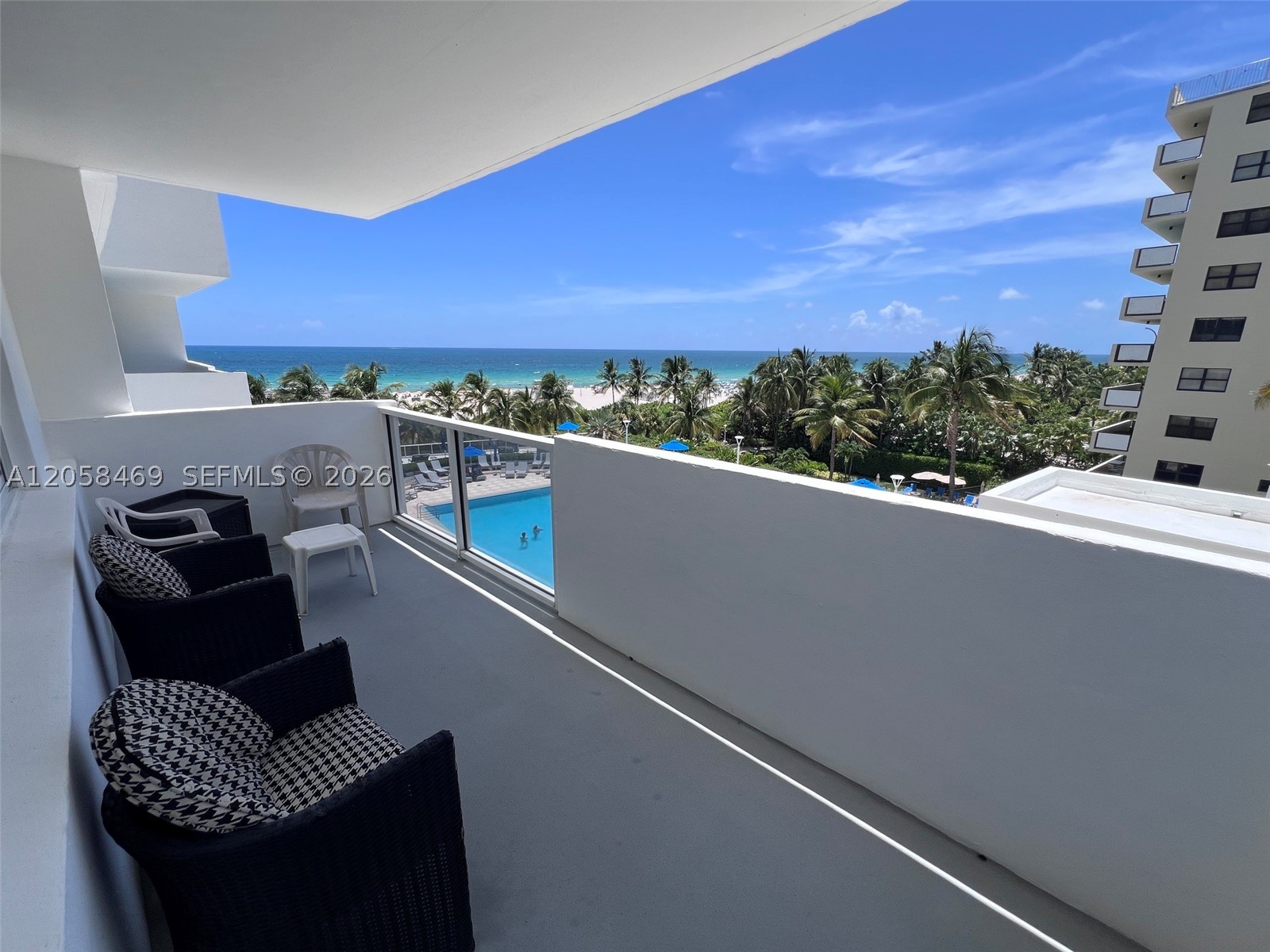 THE DECOPLAGE CONDO - Residential