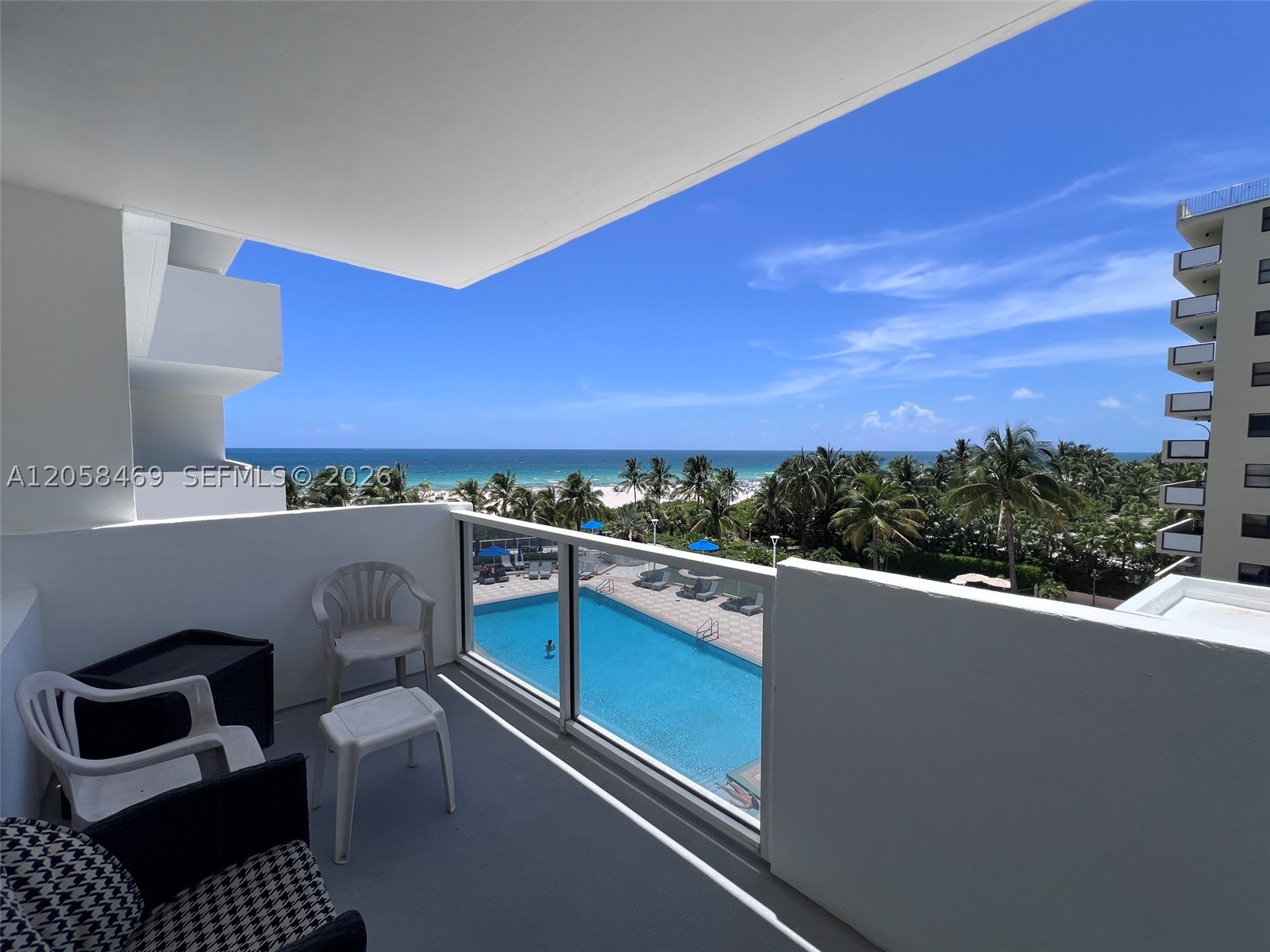 THE DECOPLAGE CONDO - Residential