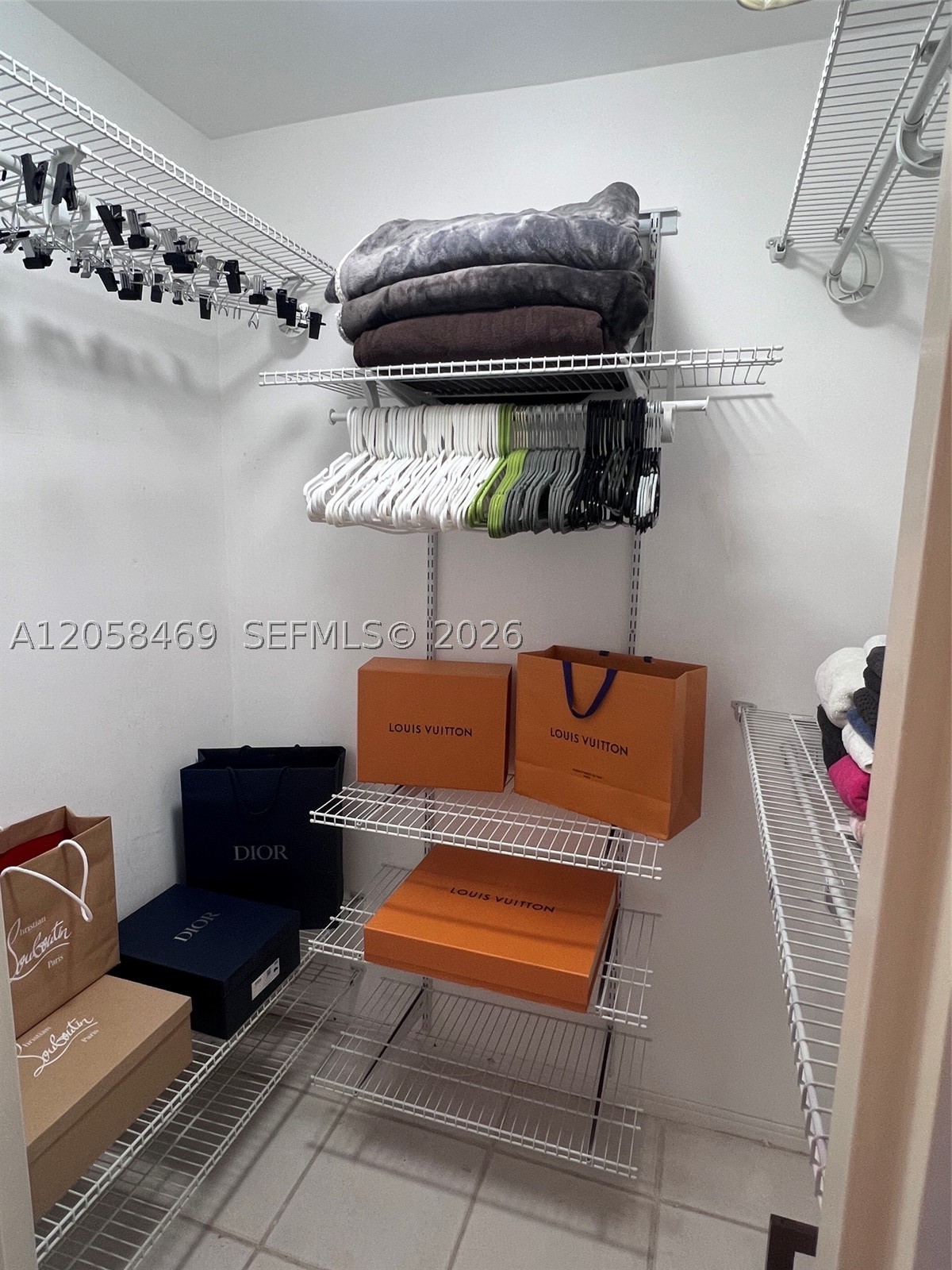 THE DECOPLAGE CONDO - Residential