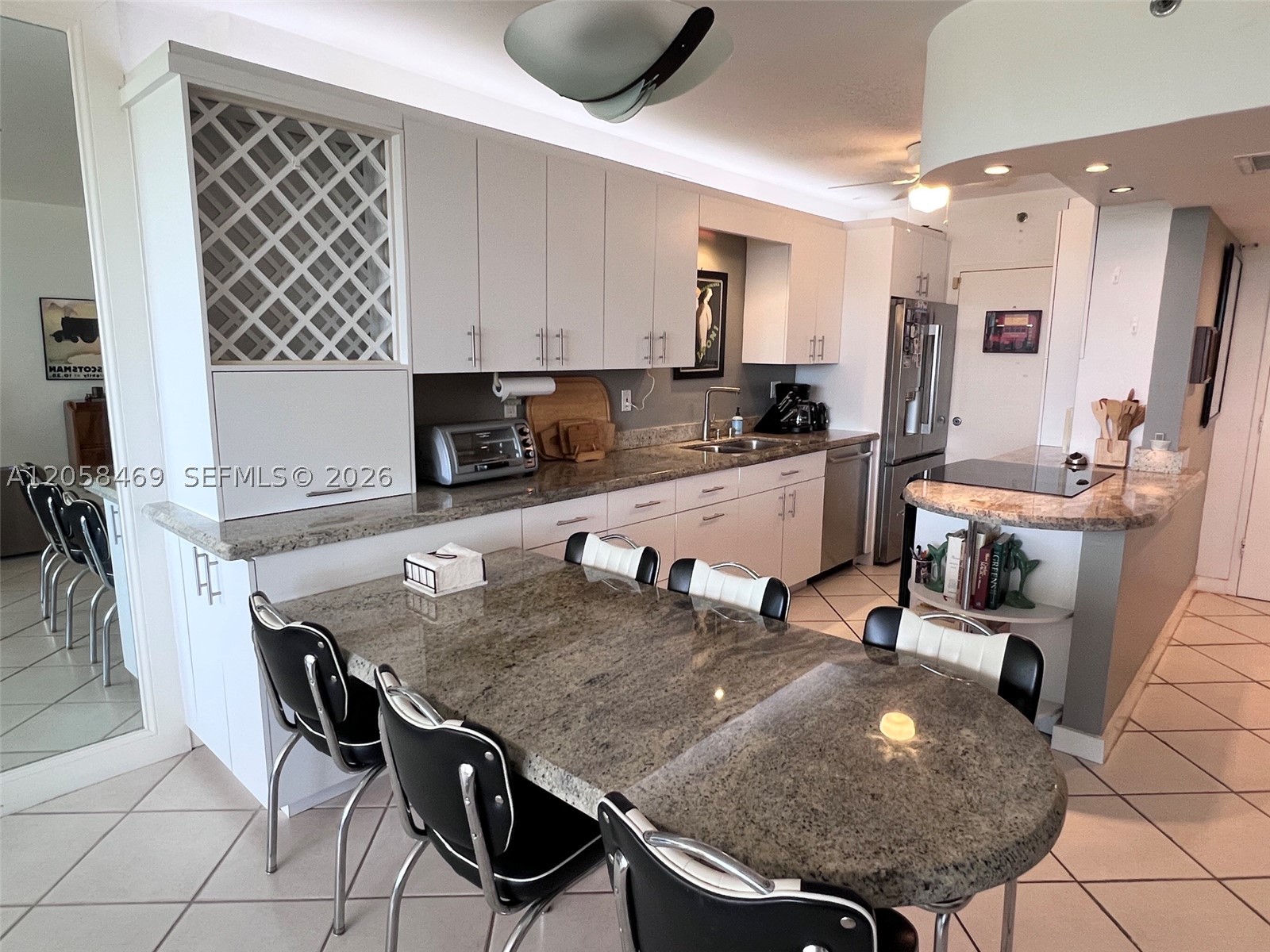 THE DECOPLAGE CONDO - Residential