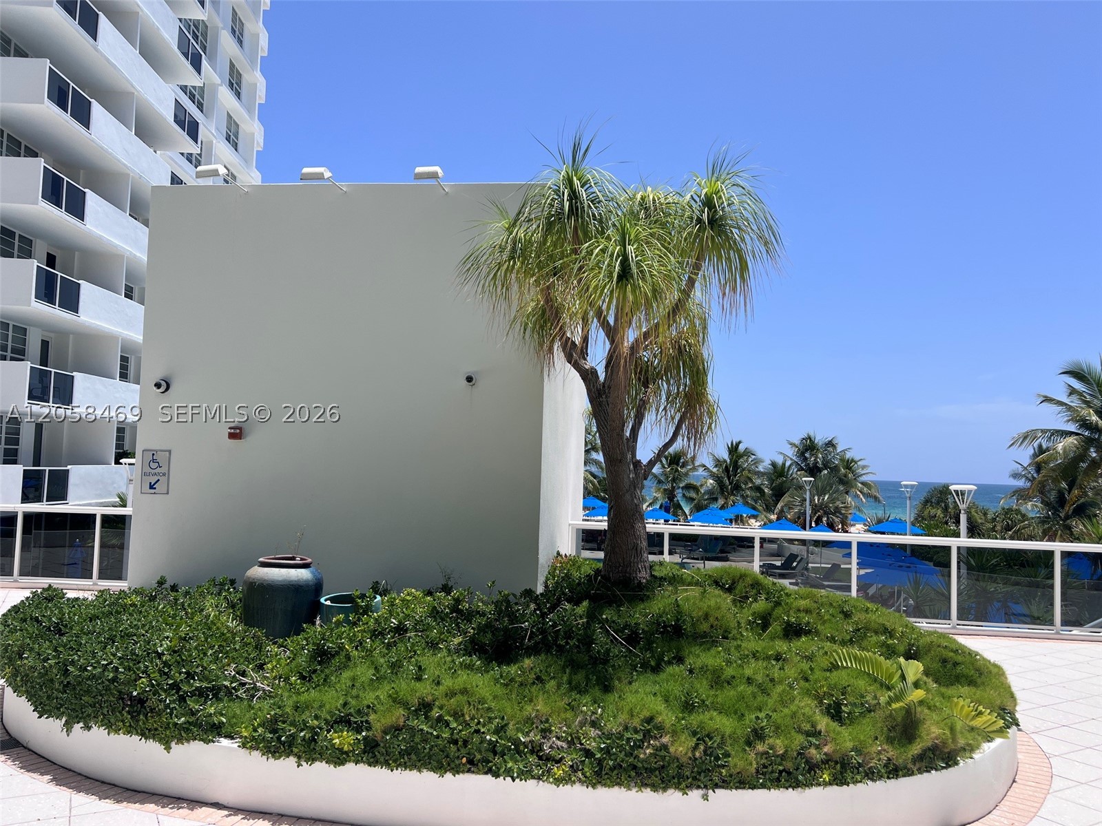 THE DECOPLAGE CONDO - Residential
