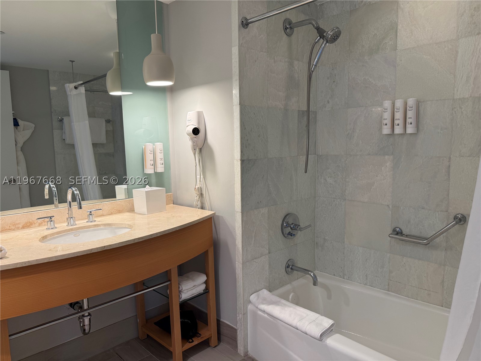M RESORT RESIDENCES CONDO - Residential