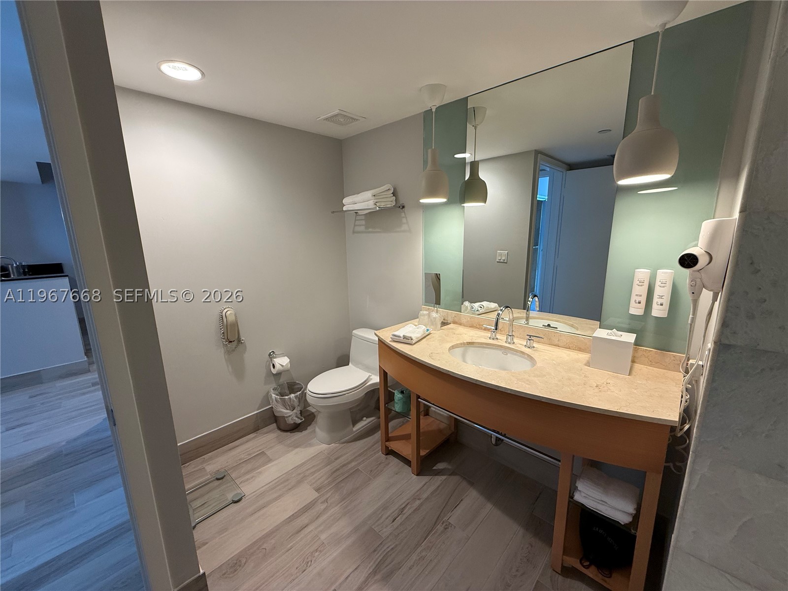 M RESORT RESIDENCES CONDO - Residential