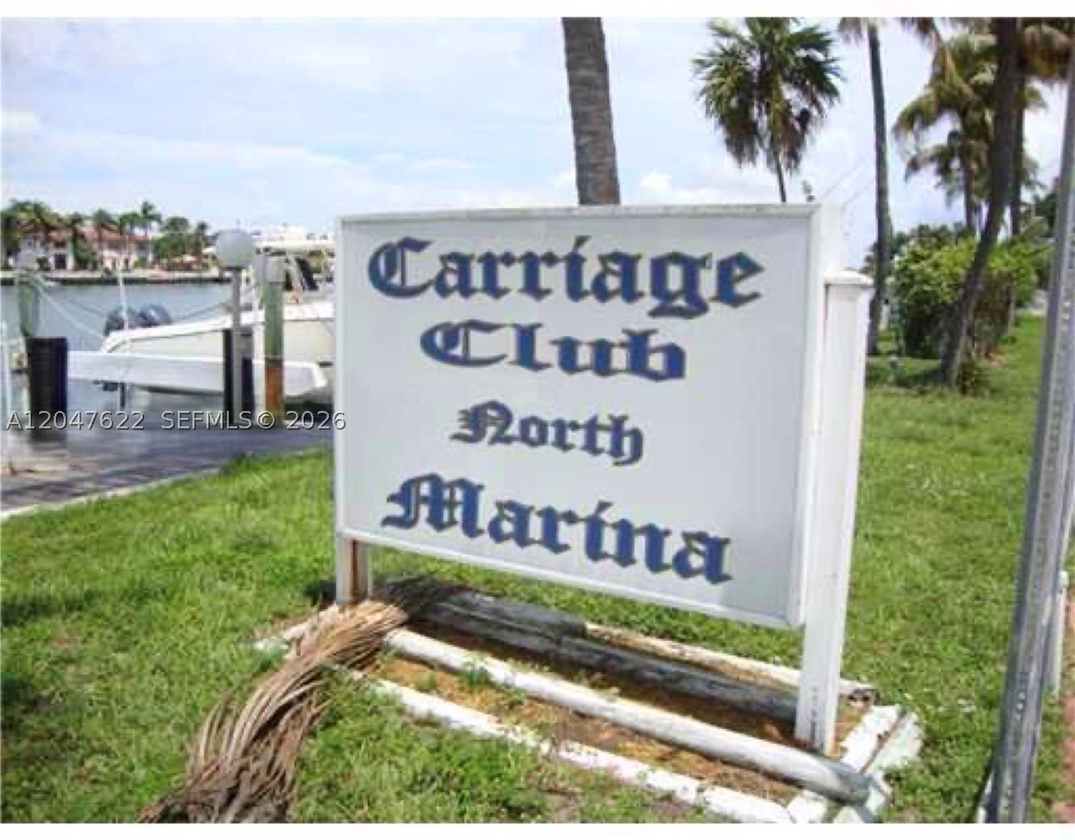 THE CARRIAGE CLUB NORTH - Land
