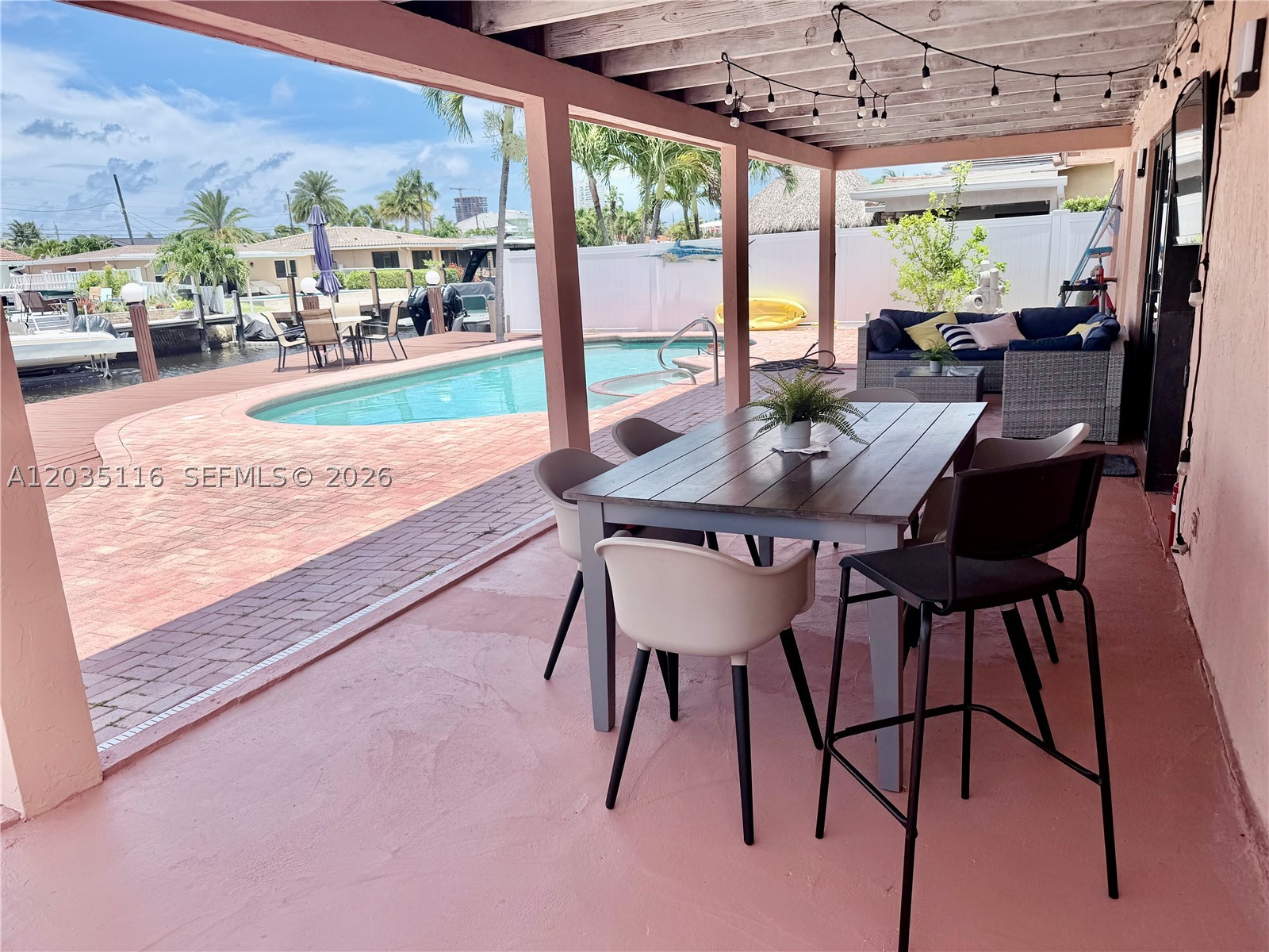 POMPANO ISLES - Residential
