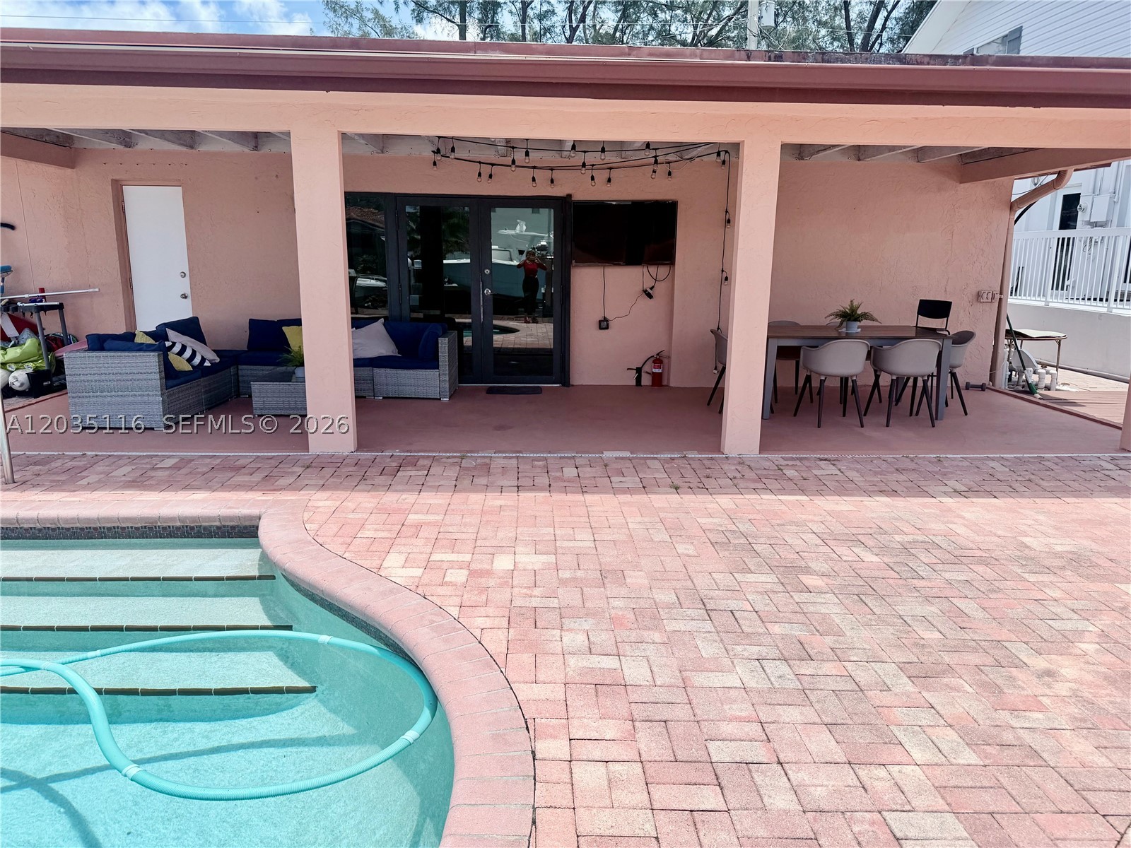 POMPANO ISLES - Residential