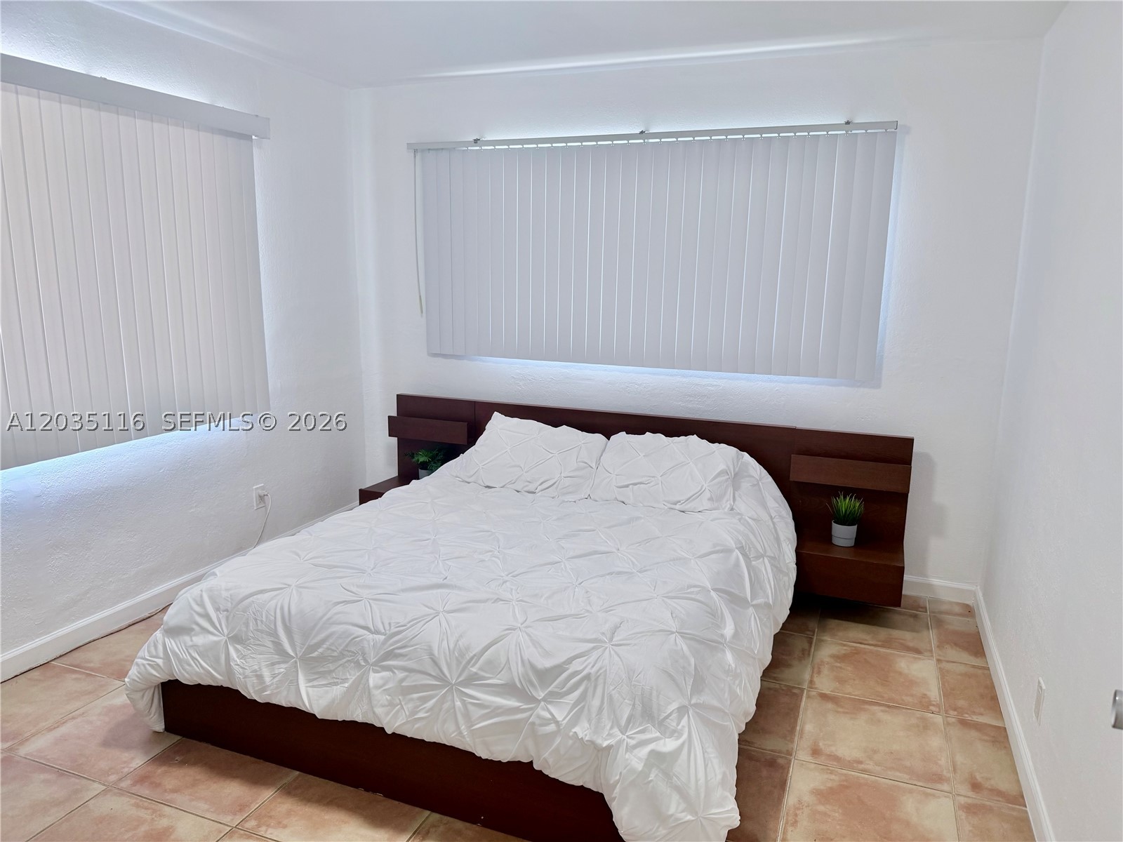 POMPANO ISLES - Residential