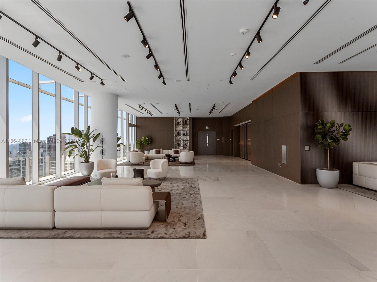 ASTON MARTIN RESIDENCES - Residential