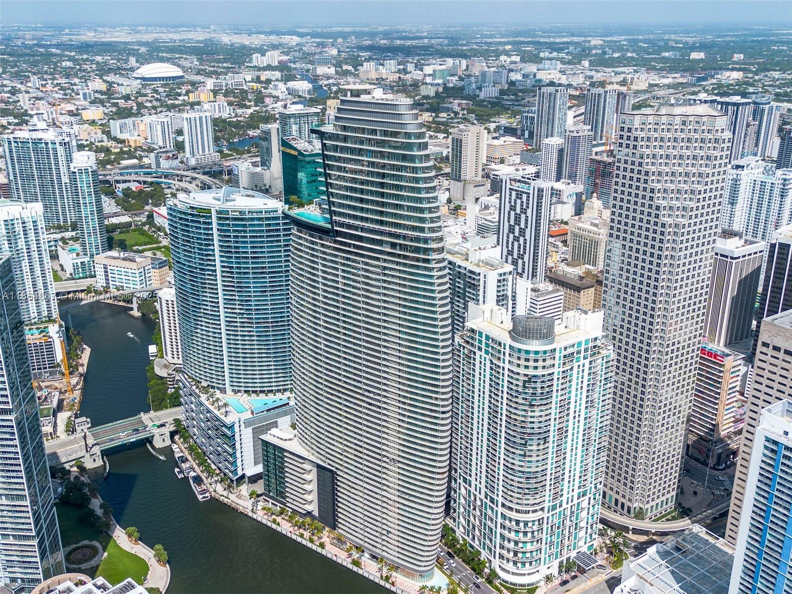 ASTON MARTIN RESIDENCES - Residential