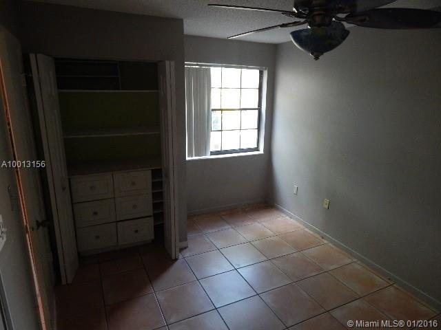BEAUTIFUL PROPERTY IN THE PALMS POINT.  BRIGHT AND WONDERFUL 2 BEDROOMS 1 BATH TOWNHOUSE. TILE THROUGHOUT, NICE ENCLOSED PATIO AND PORCH. FRIENDLY COMMUNITY. CLOSE TO A+ SCHOOLS, SHOPPING CENTERS AND MAJOR ROADWAYS. MUST SEE!