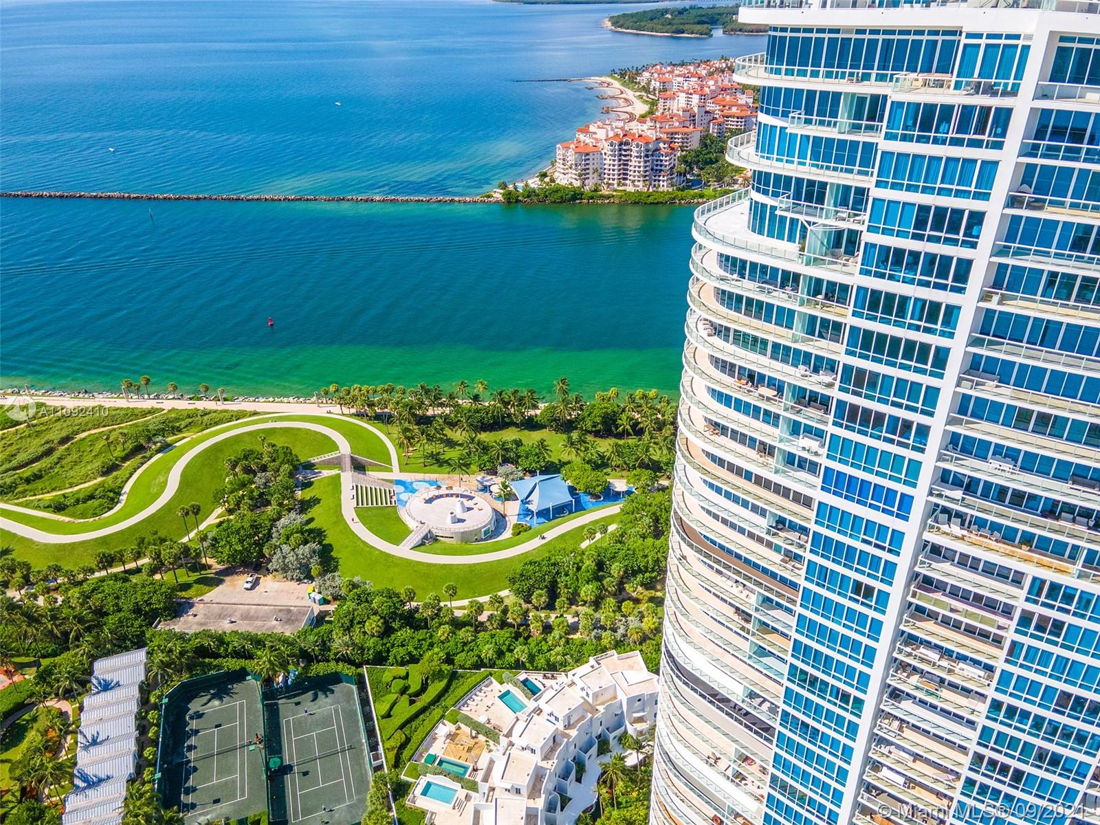 CONTINUUM ON SOUTH BEACH - Residential