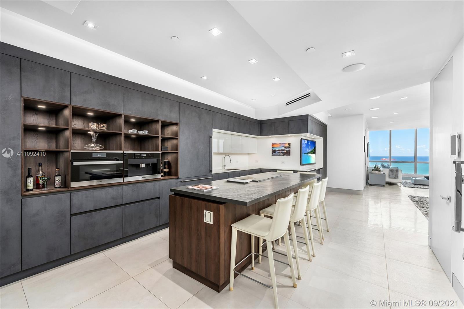CONTINUUM ON SOUTH BEACH - Residential