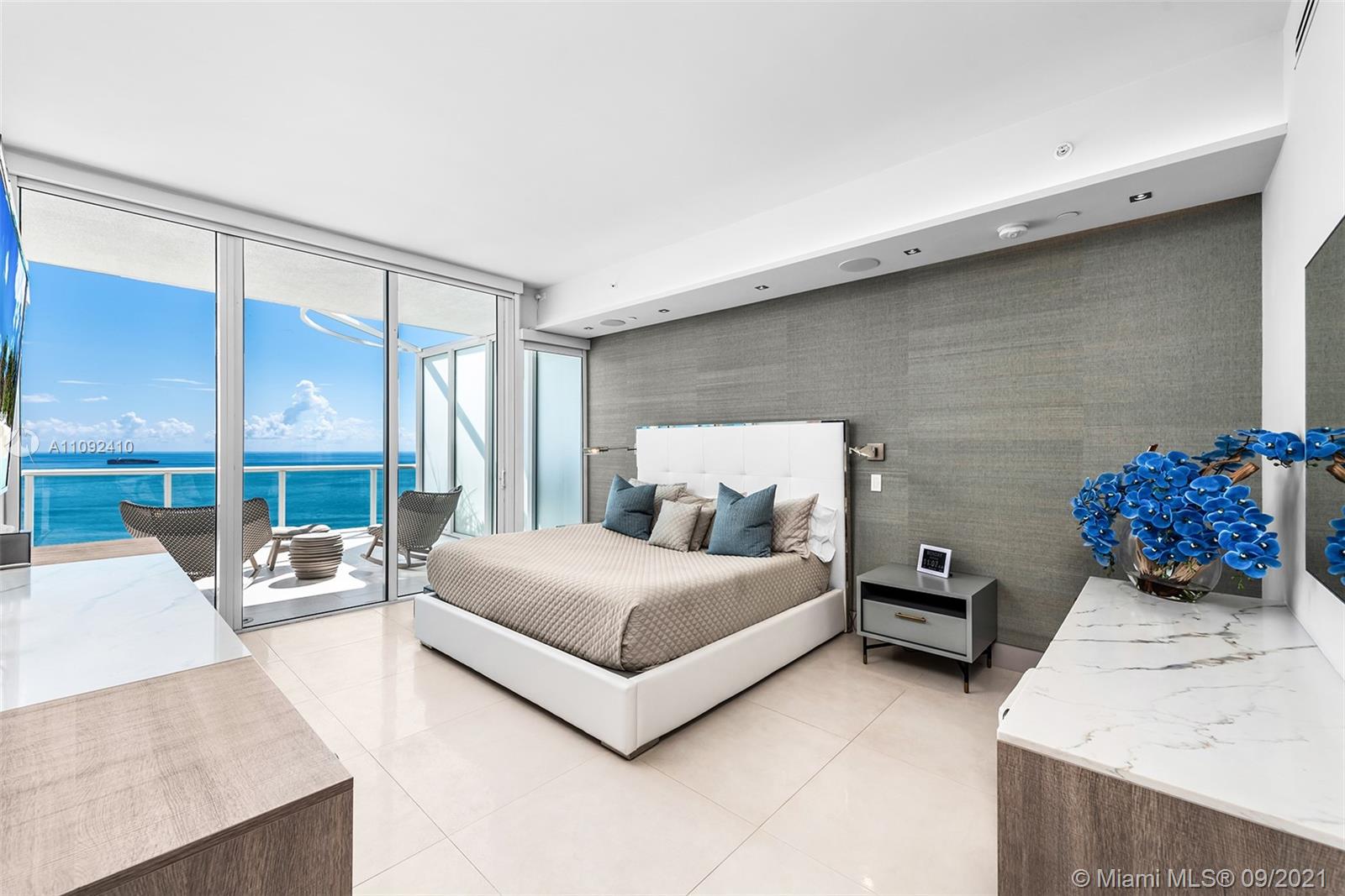 CONTINUUM ON SOUTH BEACH - Residential