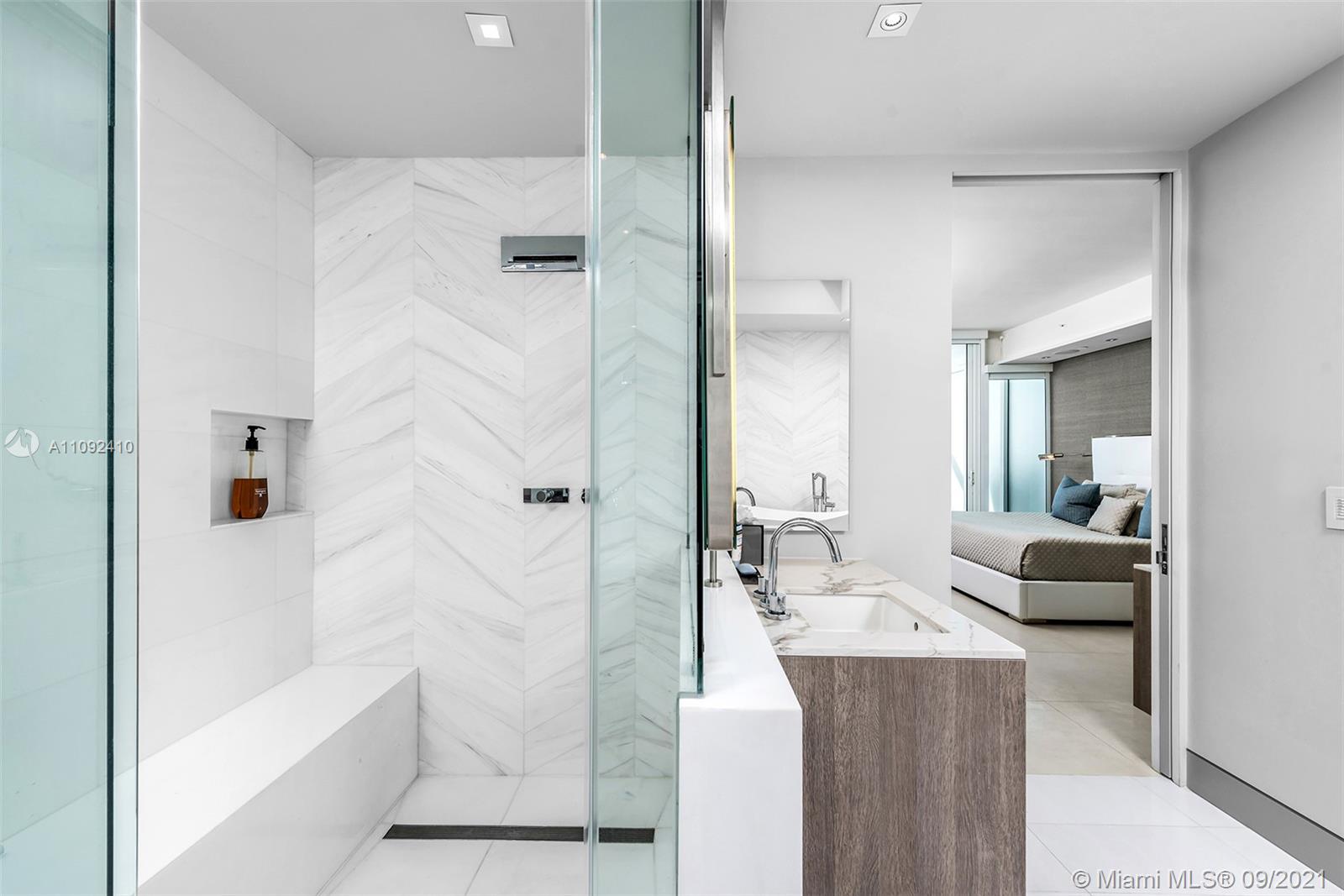 CONTINUUM ON SOUTH BEACH - Residential