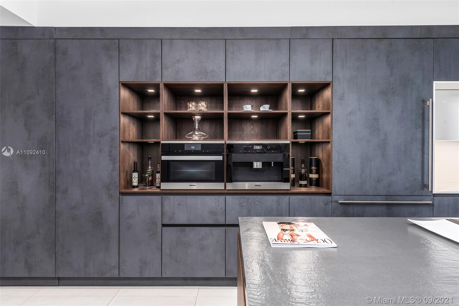 CONTINUUM ON SOUTH BEACH - Residential
