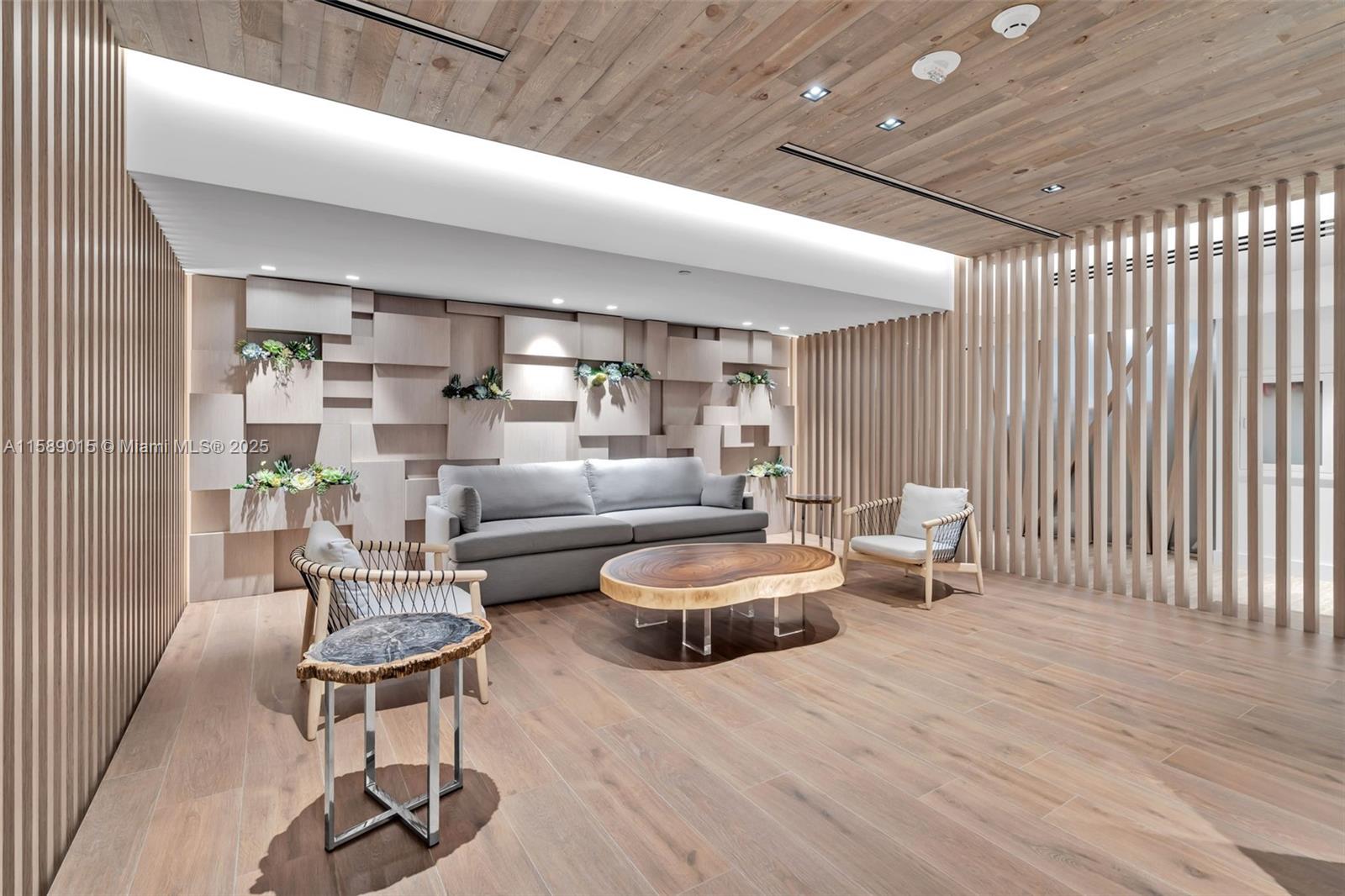 RONEY PALACE CONDO - Residential
