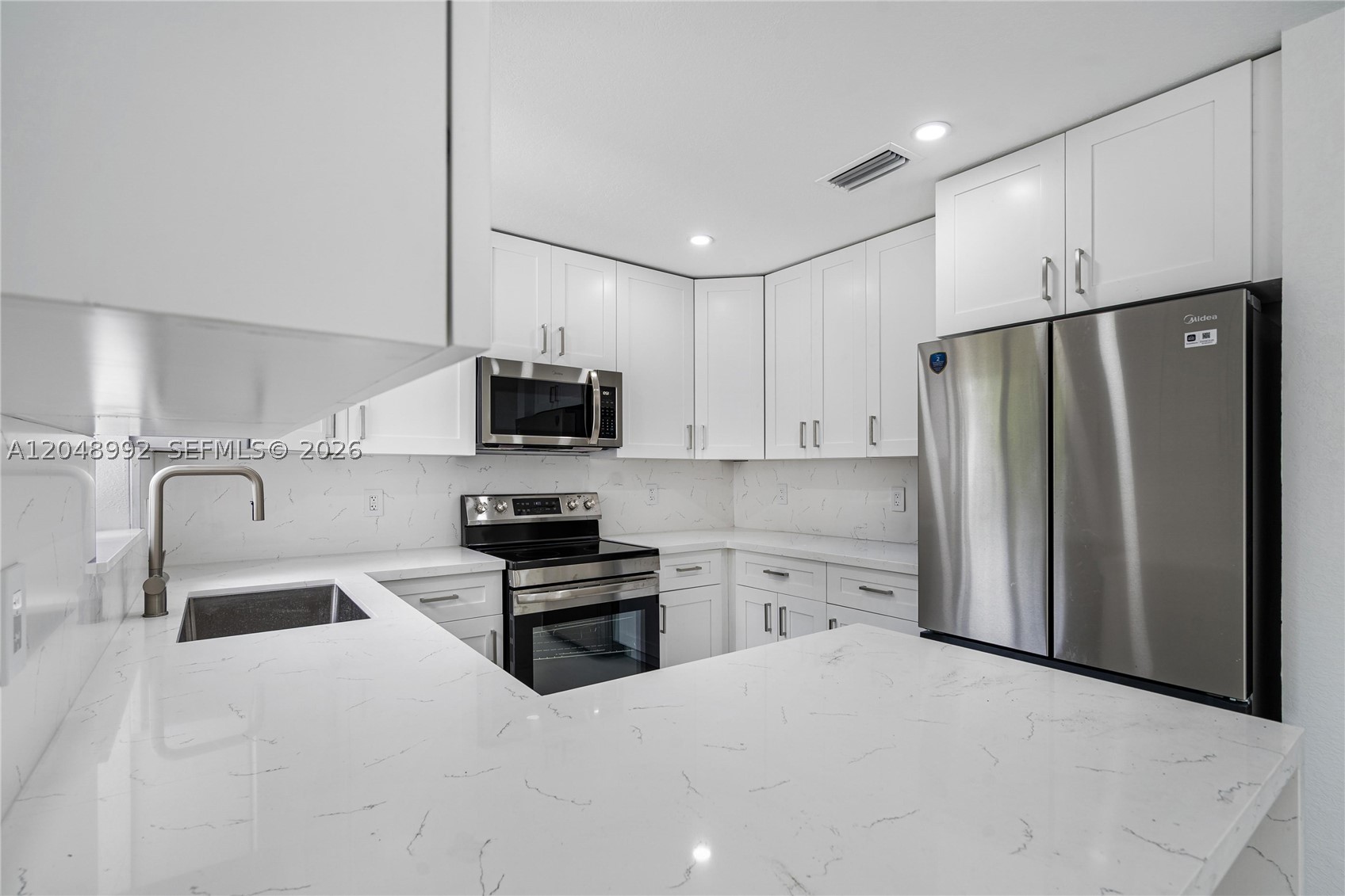 LLOYD ESTATES - Residential