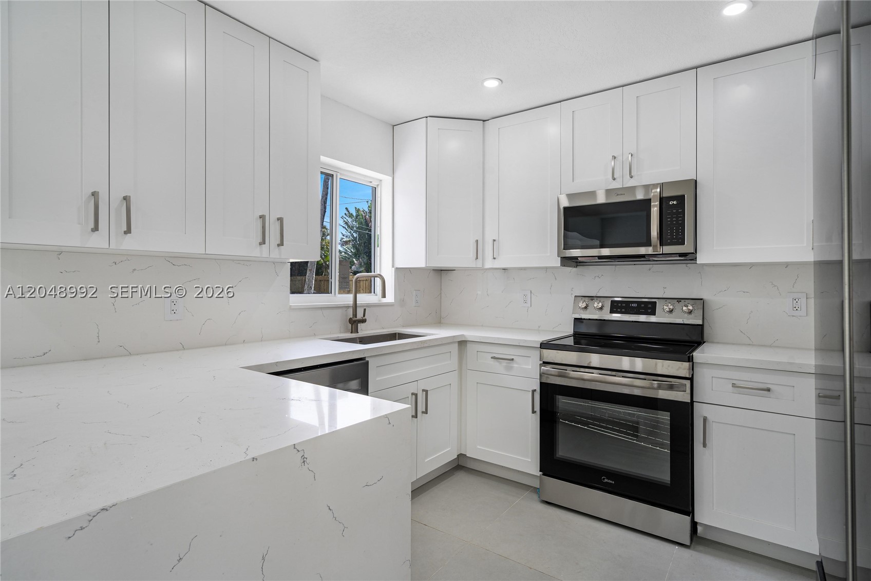 LLOYD ESTATES - Residential