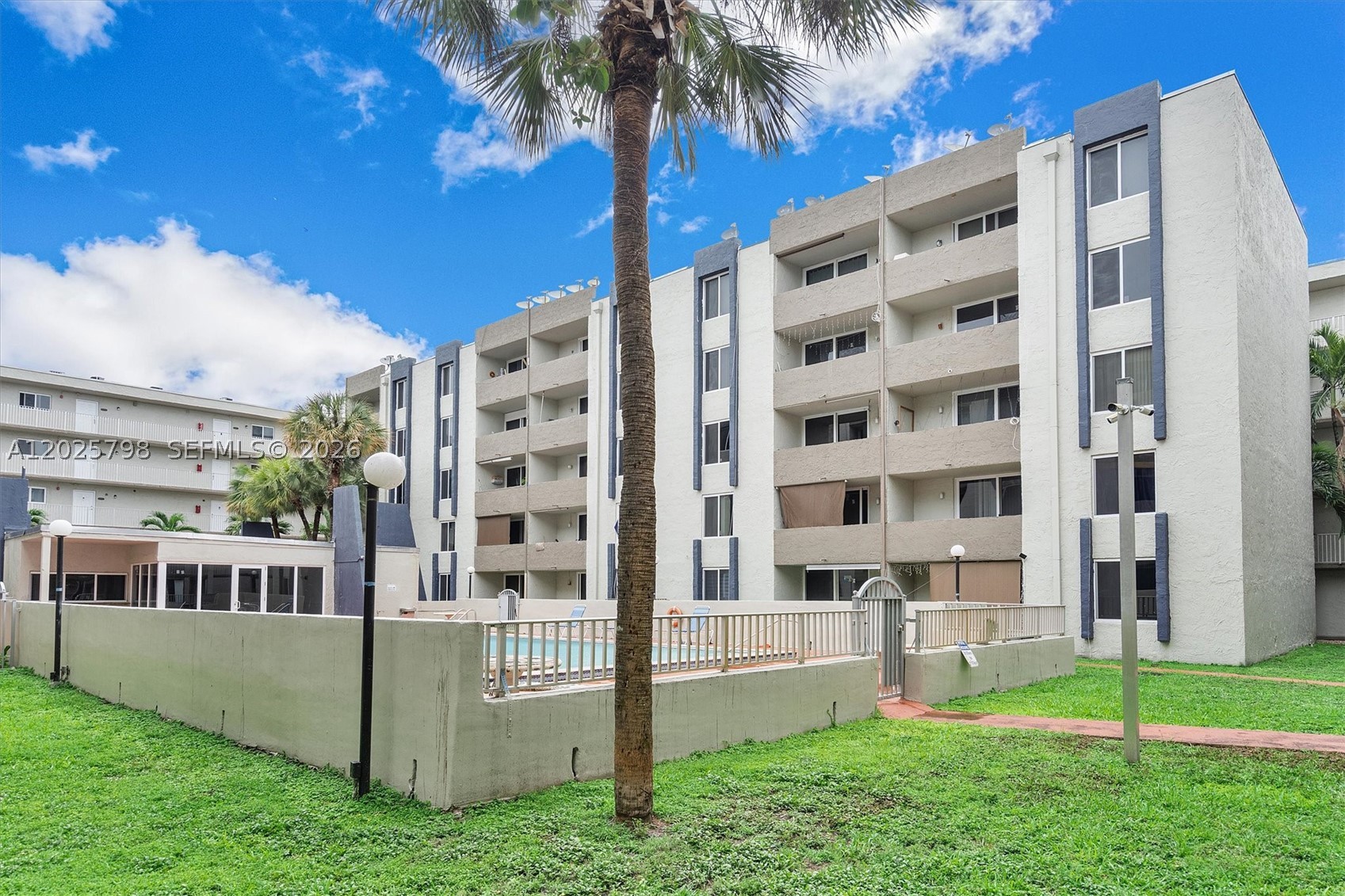 SAMARI LAKE EAST CONDO - Residential