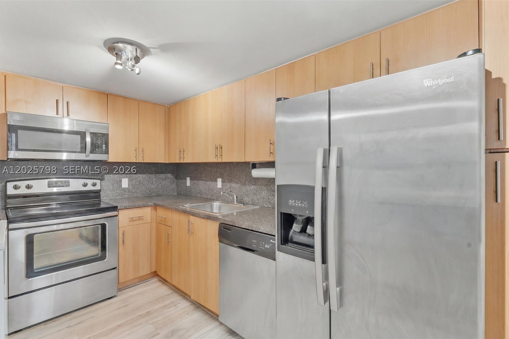SAMARI LAKE EAST CONDO - Residential