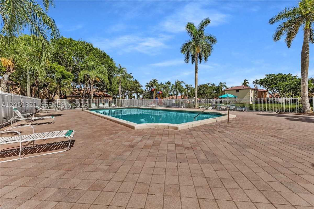 EMERALD COURTS - OPAL CRE - Residential