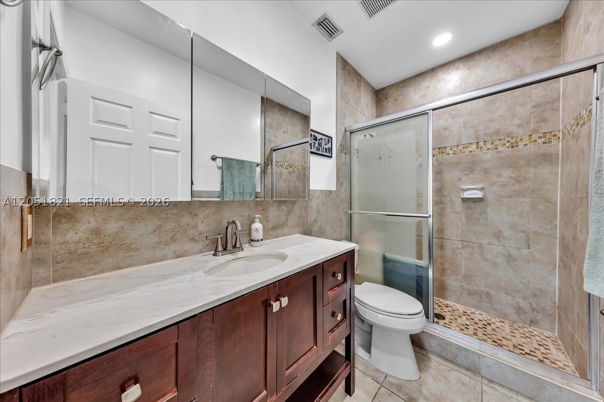 EMERALD COURTS - OPAL CRE - Residential