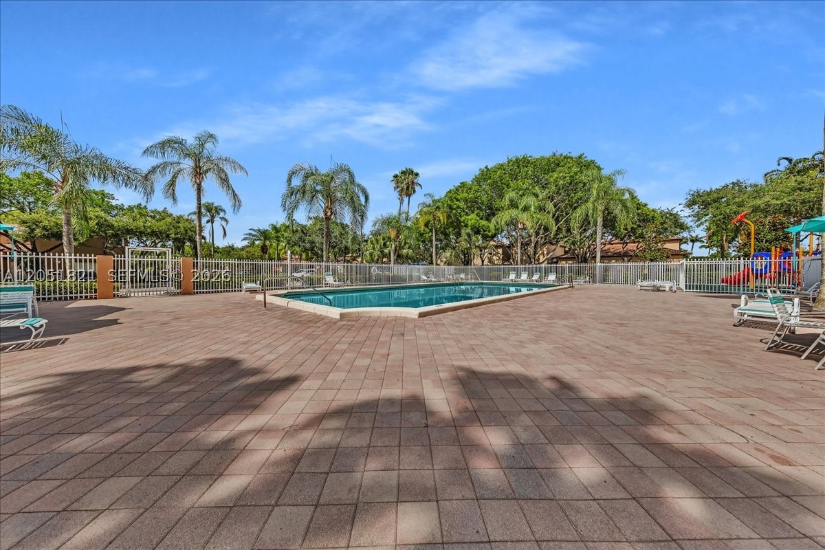 EMERALD COURTS - OPAL CRE - Residential