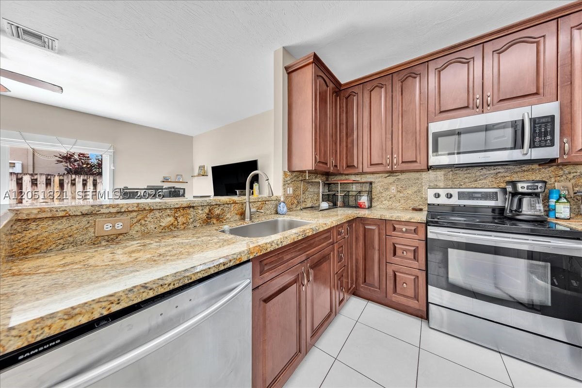 EMERALD COURTS - OPAL CRE - Residential
