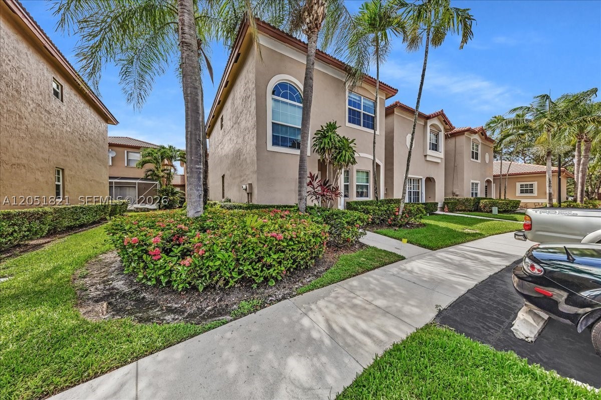 EMERALD COURTS - OPAL CRE - Residential