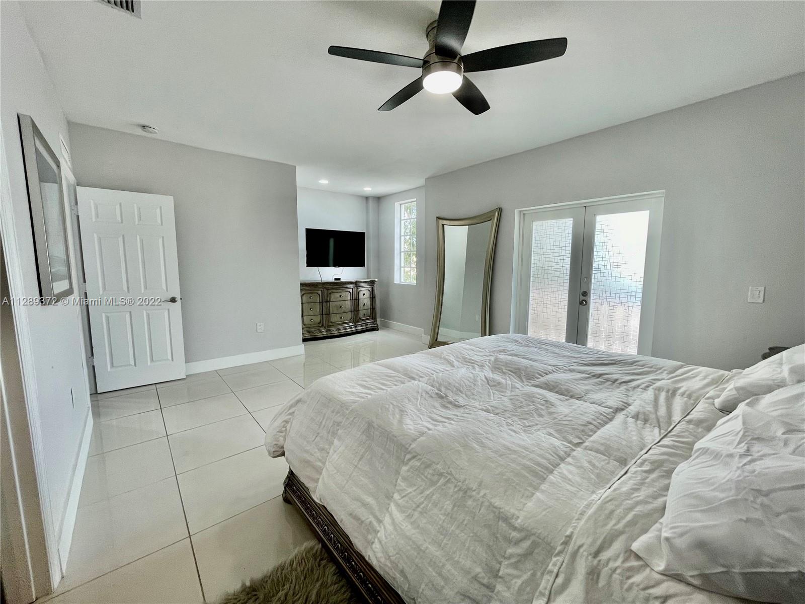 HOLLYWOOD SOUTH SIDE ADD - Residential Lease