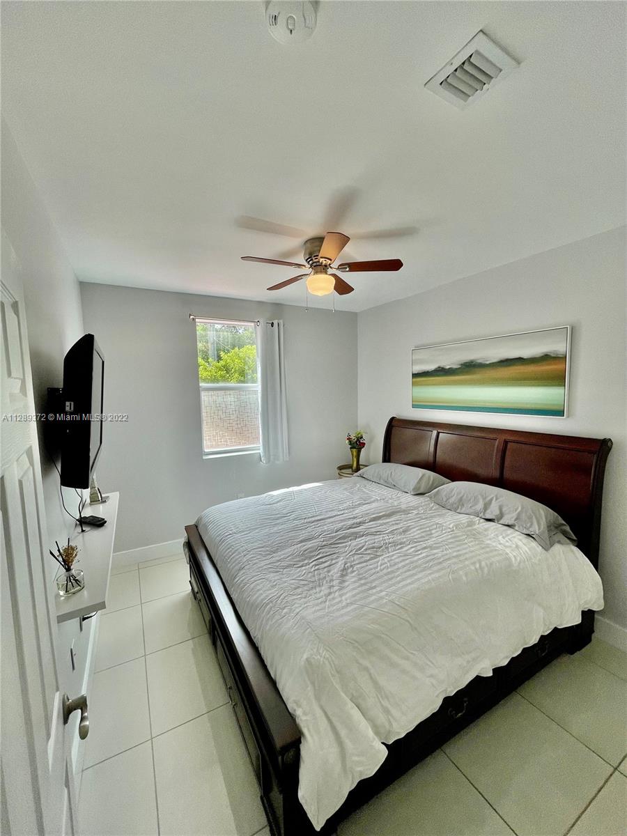HOLLYWOOD SOUTH SIDE ADD - Residential Lease